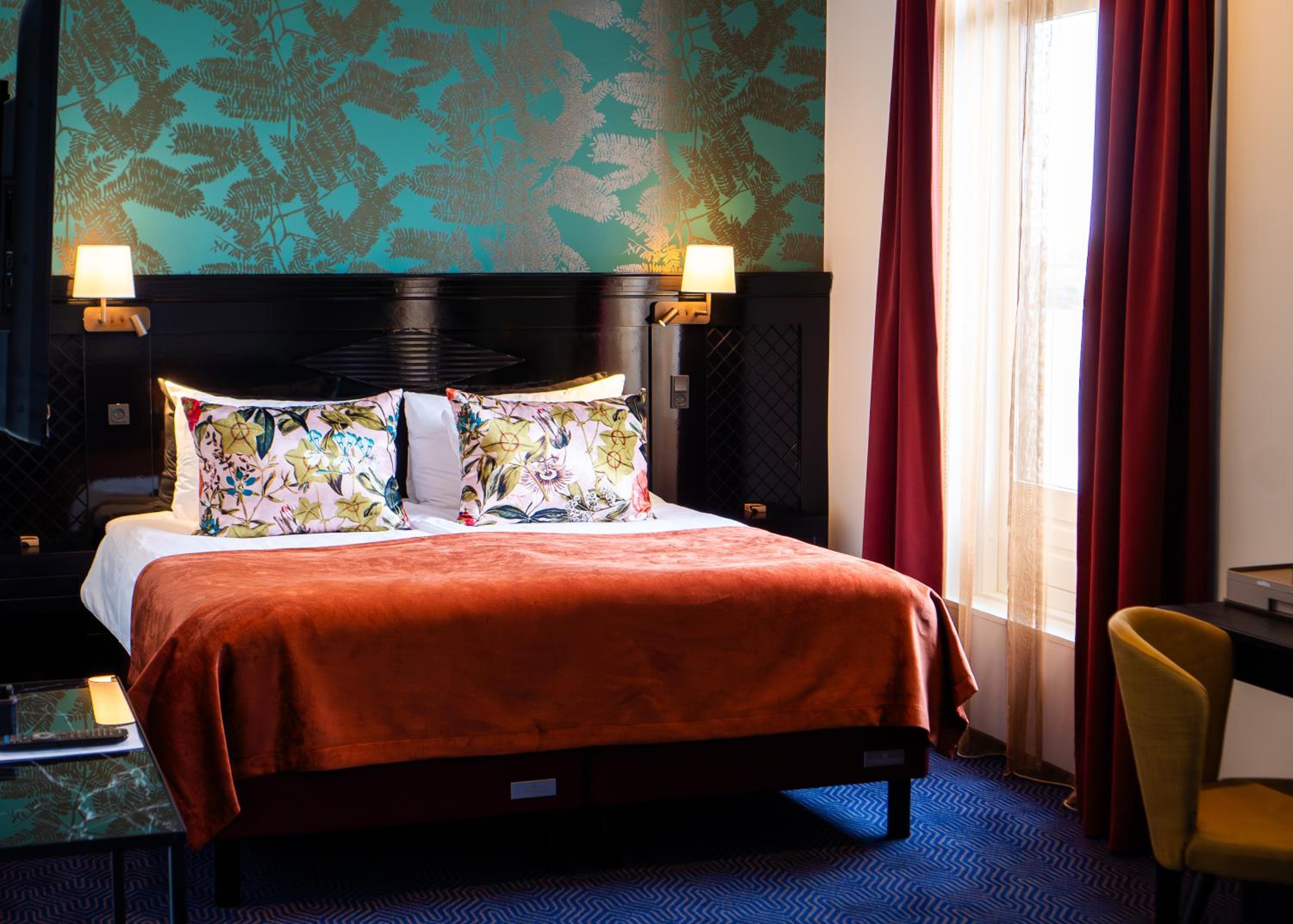 Deluxe King Room - Photo 3