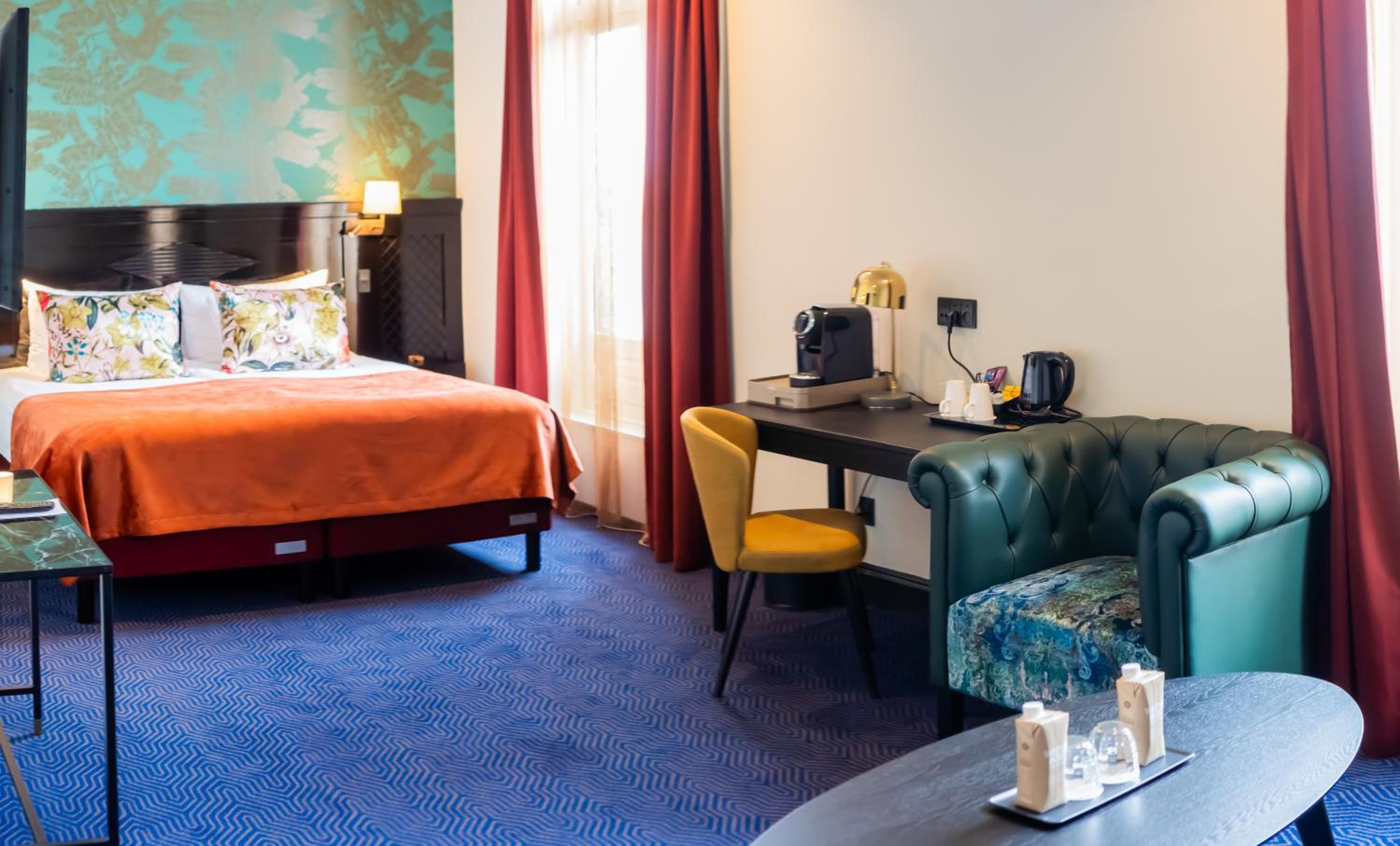 Deluxe King Room - Photo 10