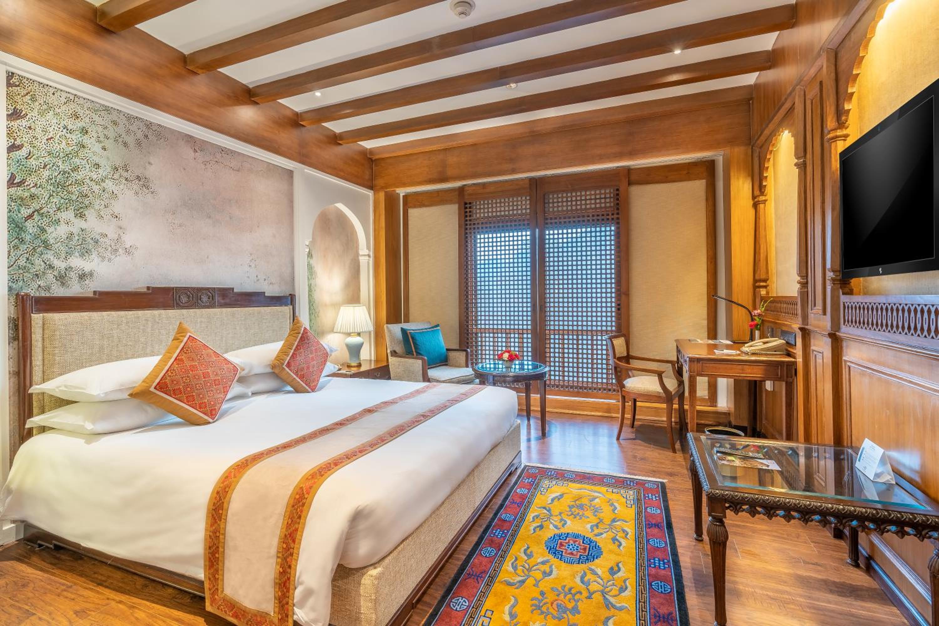 Executive Suite With Lounge Access And Two-Way Airport Transfers