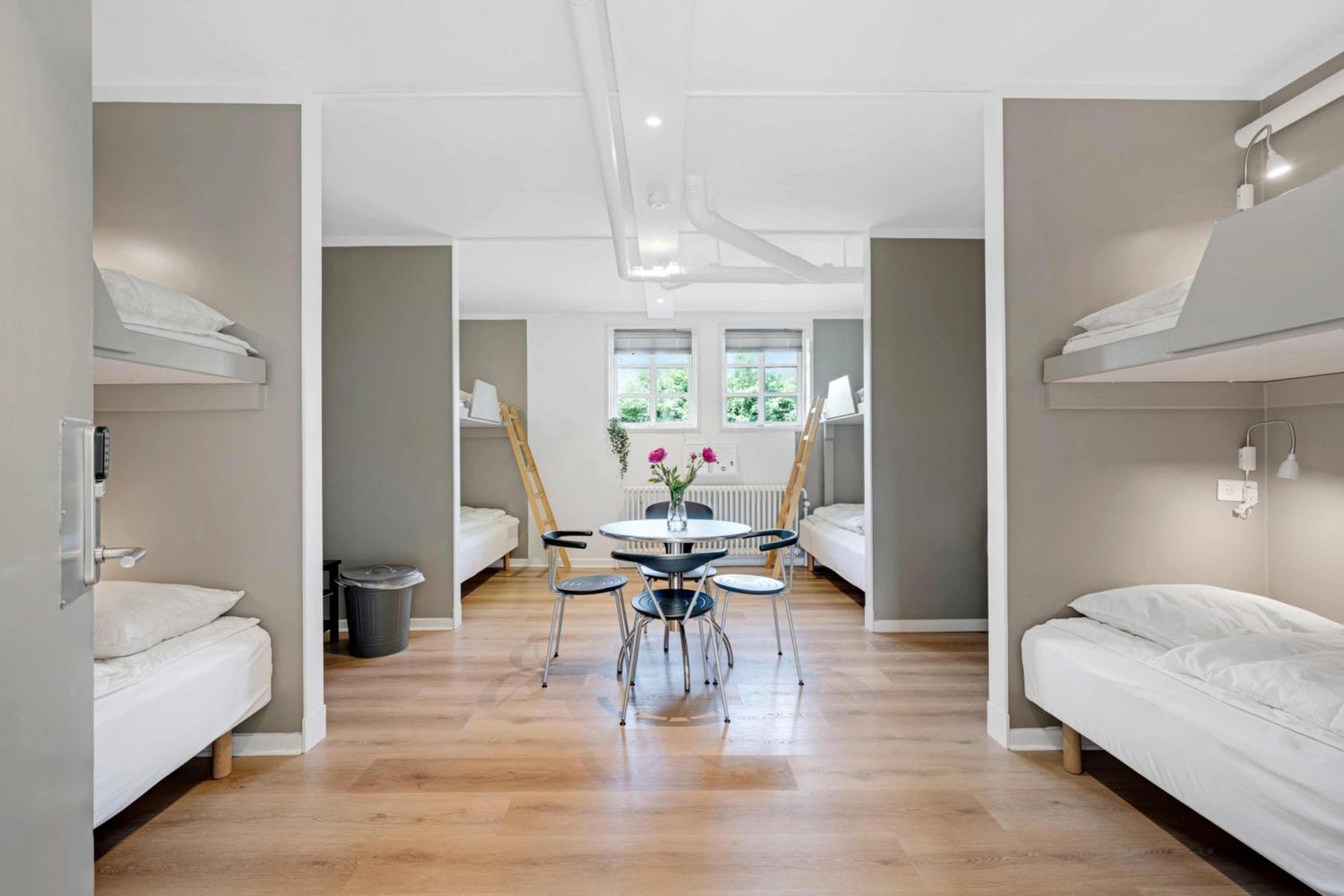 Family Room with Shared Bathroom (6-8 Adults)