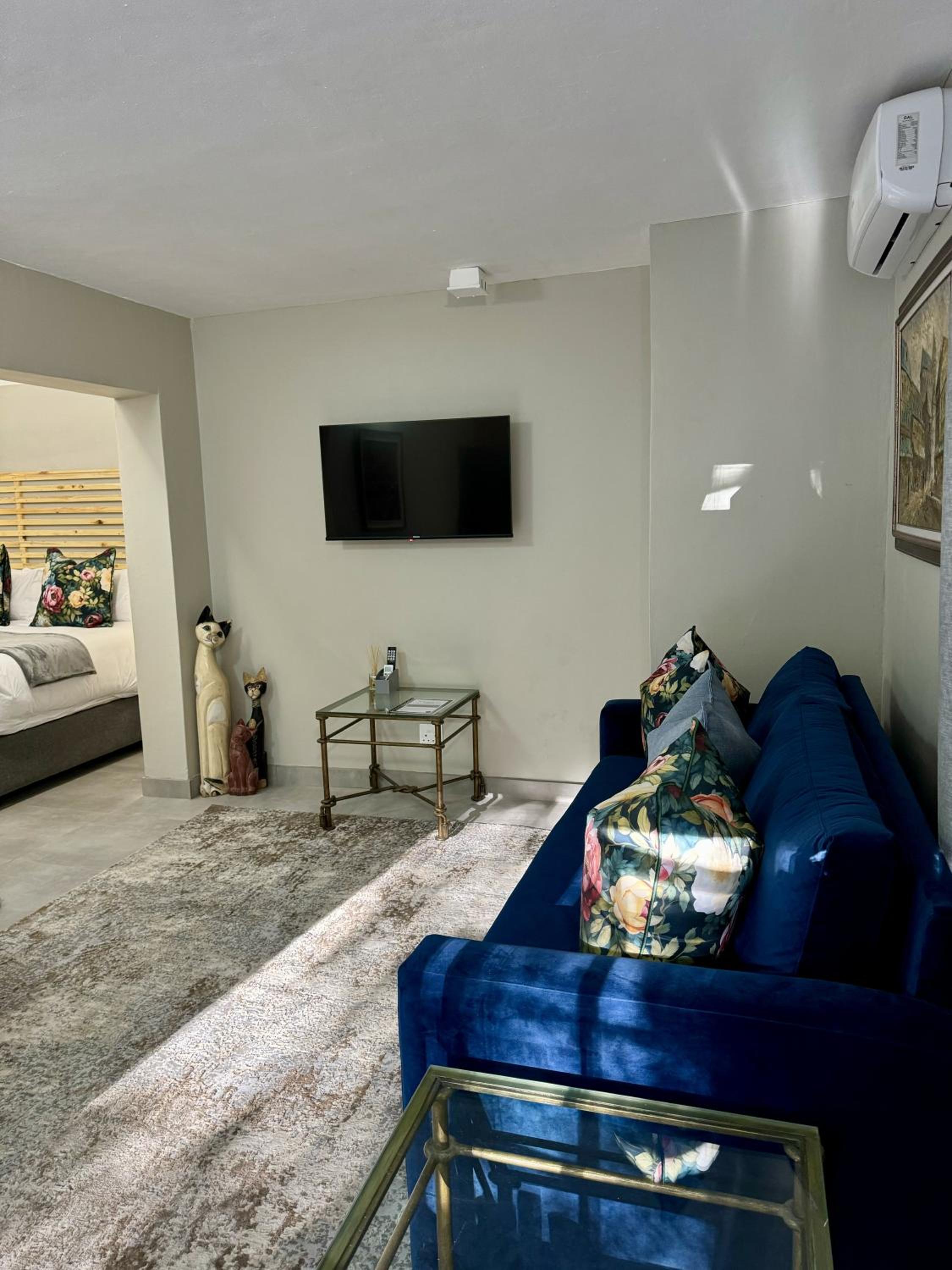 Family Room photo 3