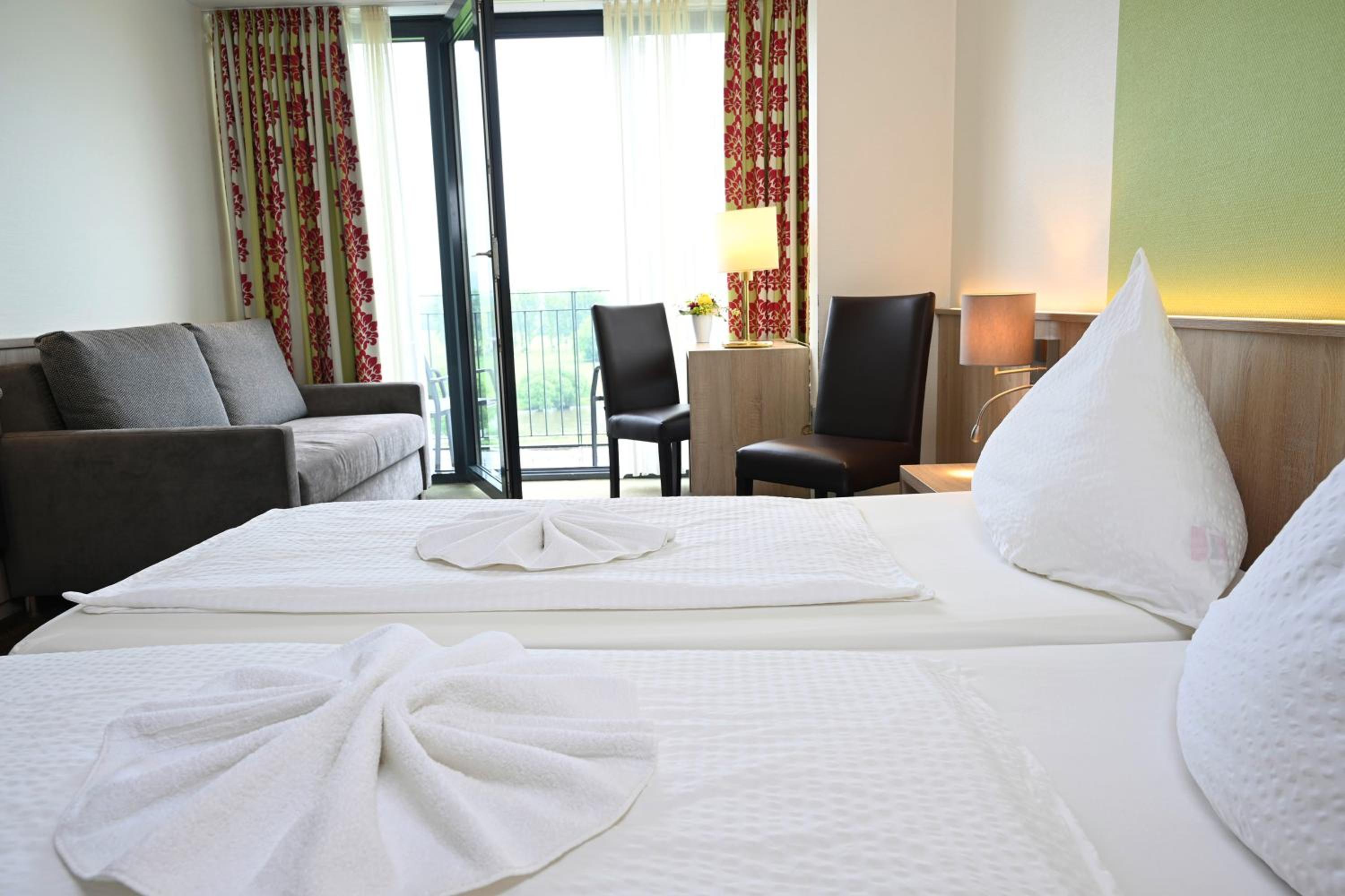 Classic Double Room with Balcony photo 2