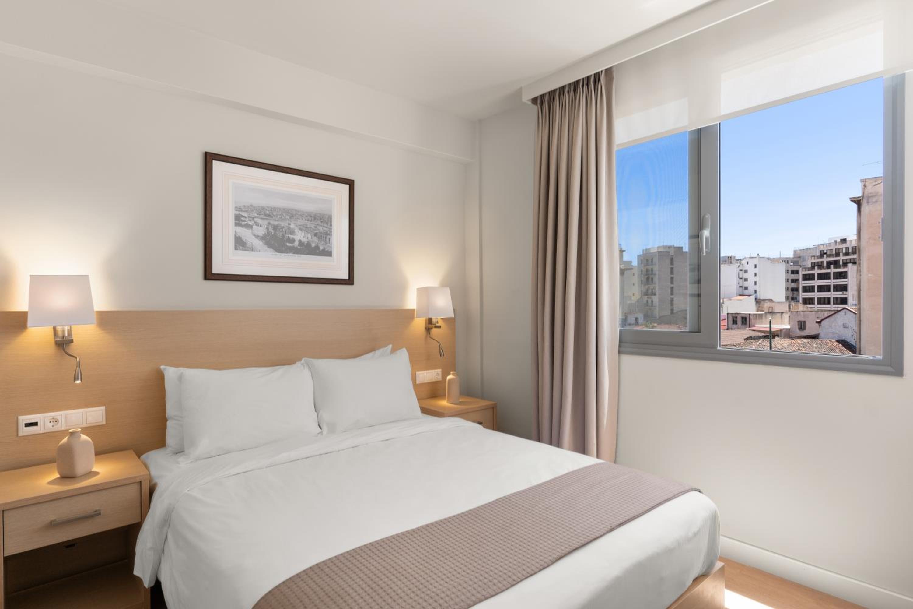 Classic Room city view