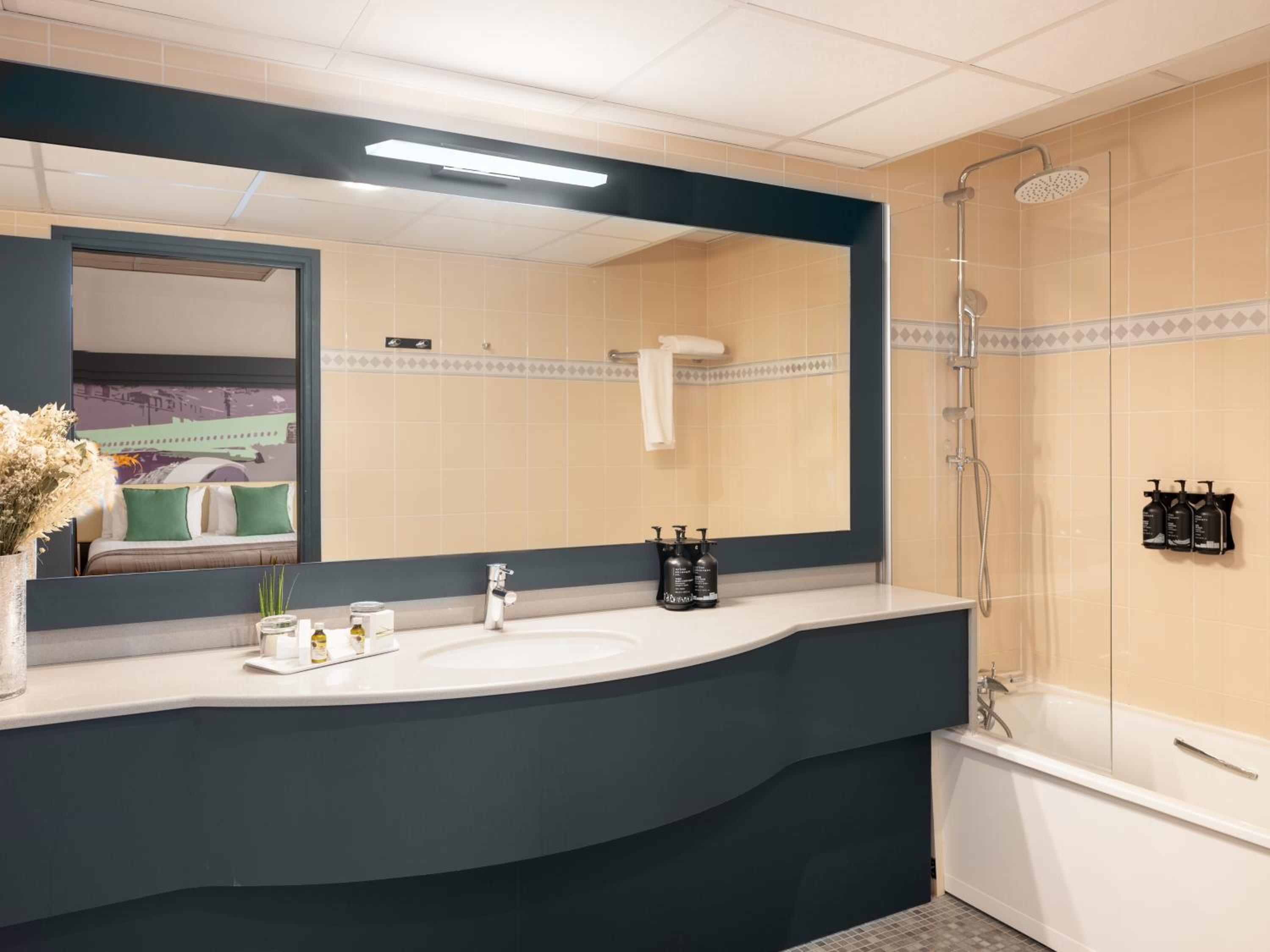 Standard Queen Room - Disability Access photo 3