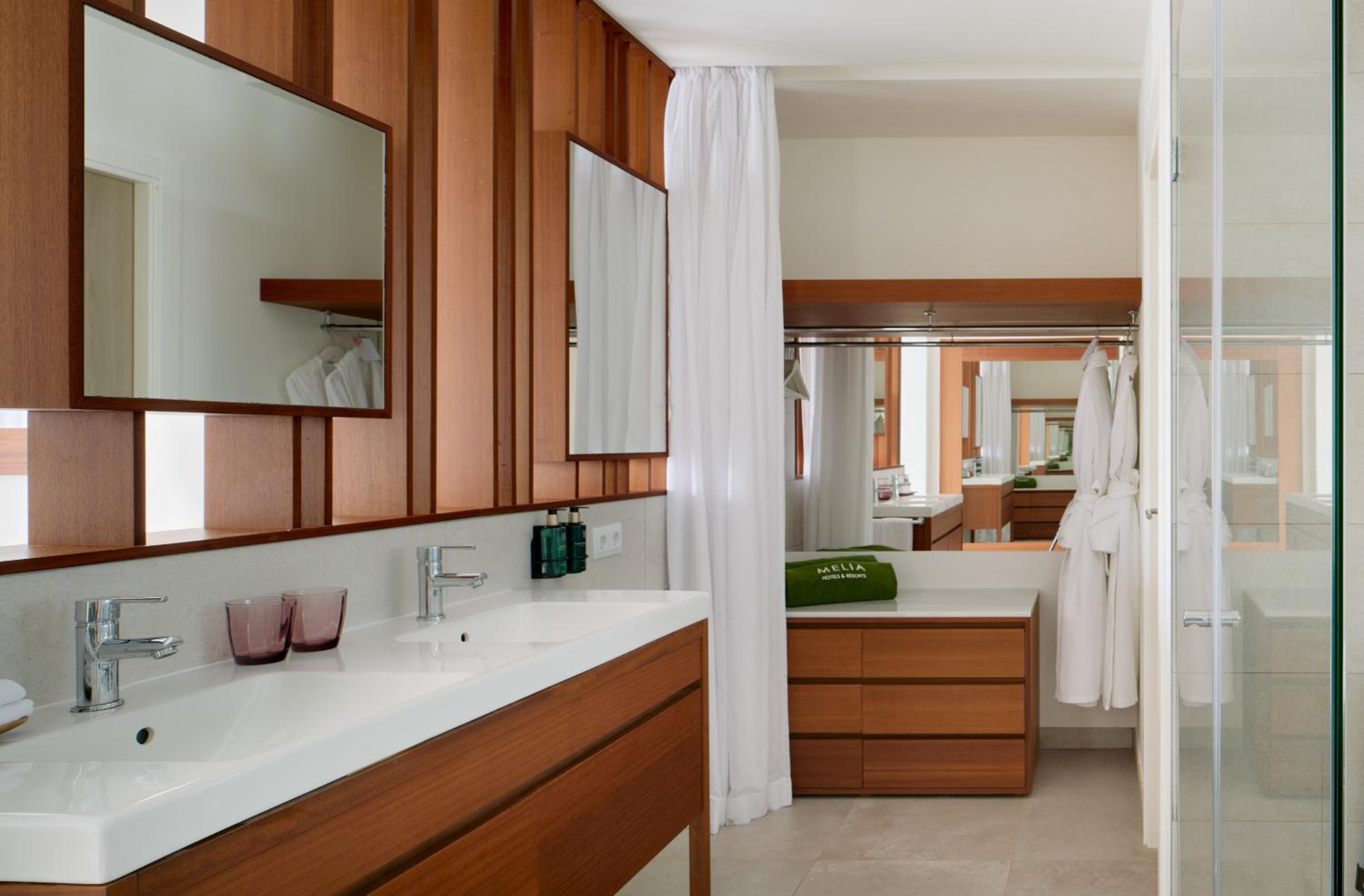 The Level Master Suite Two Bedrooms photo 3