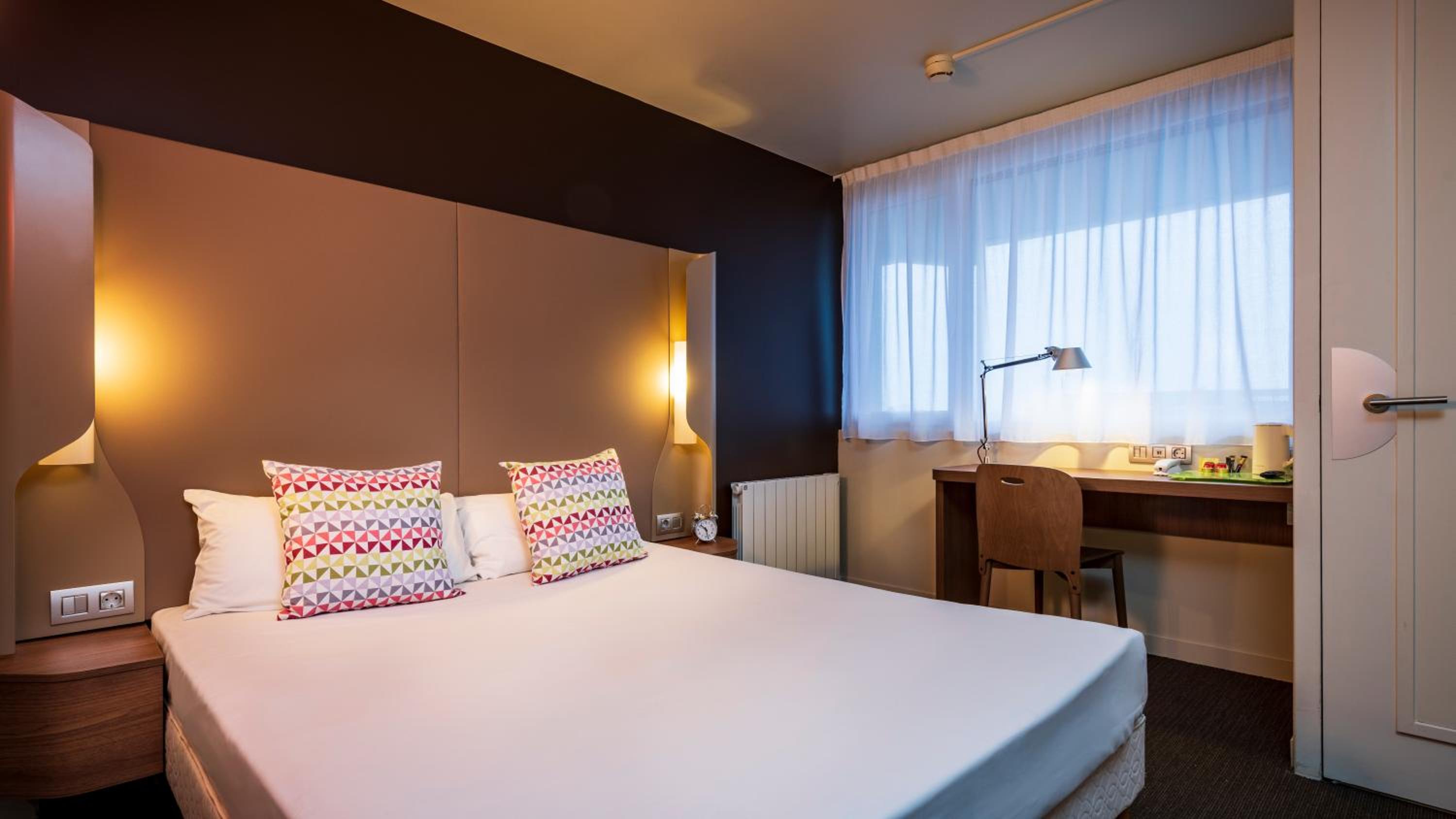 Standard Room - 1 Queen Bed photo 1