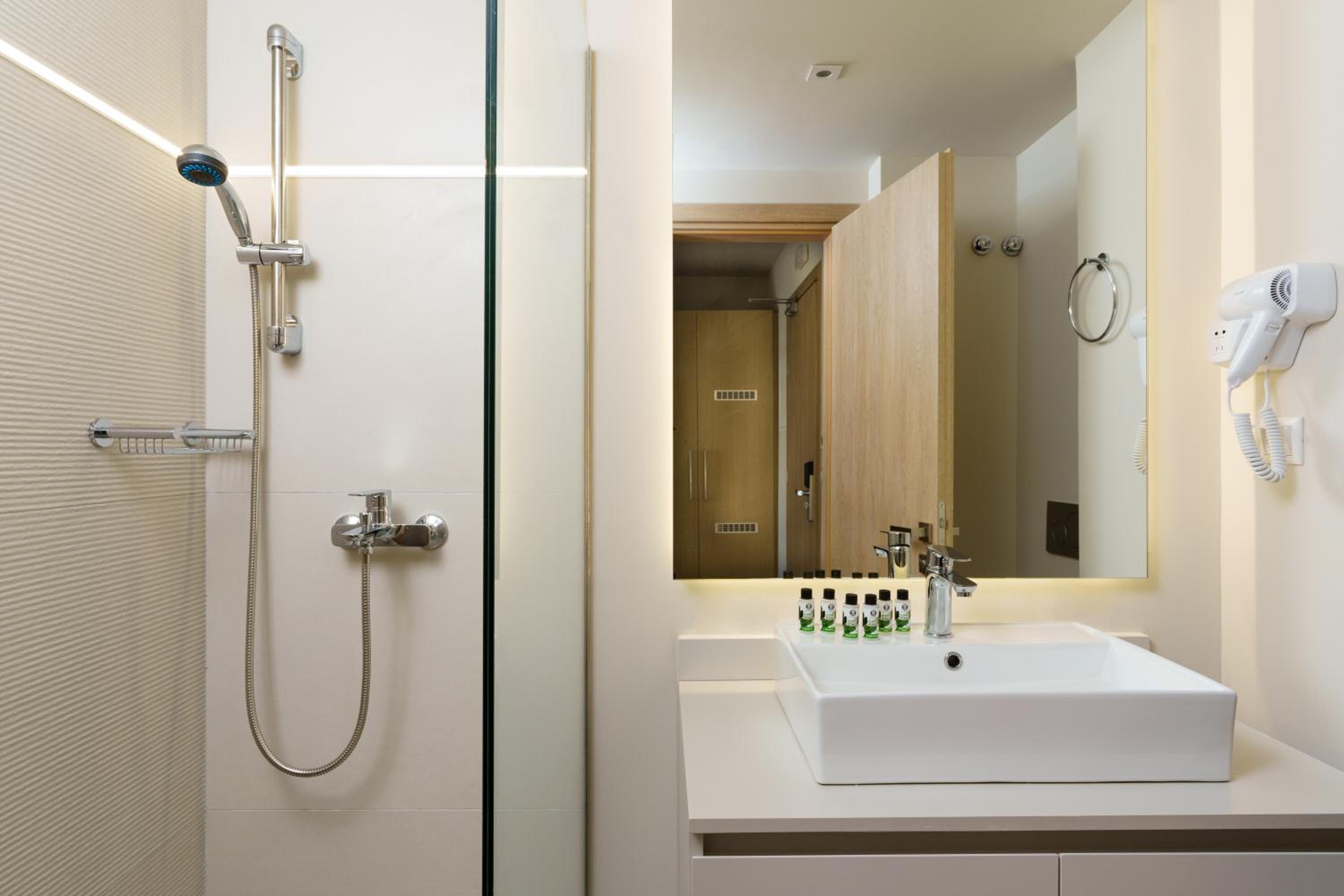 Deluxe Double Room with Terrace & Sea View photo 2