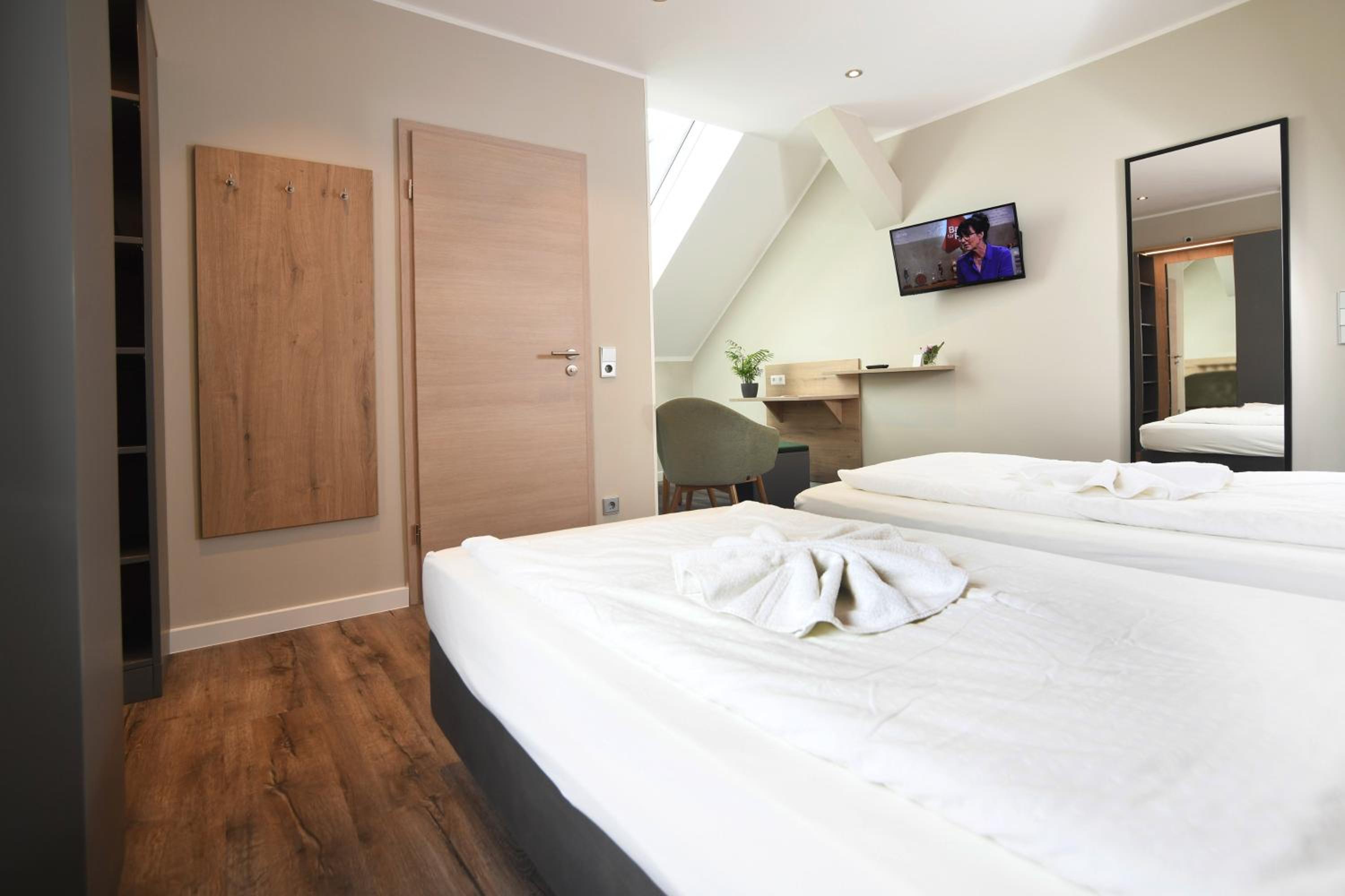 Double Room - Photo 10