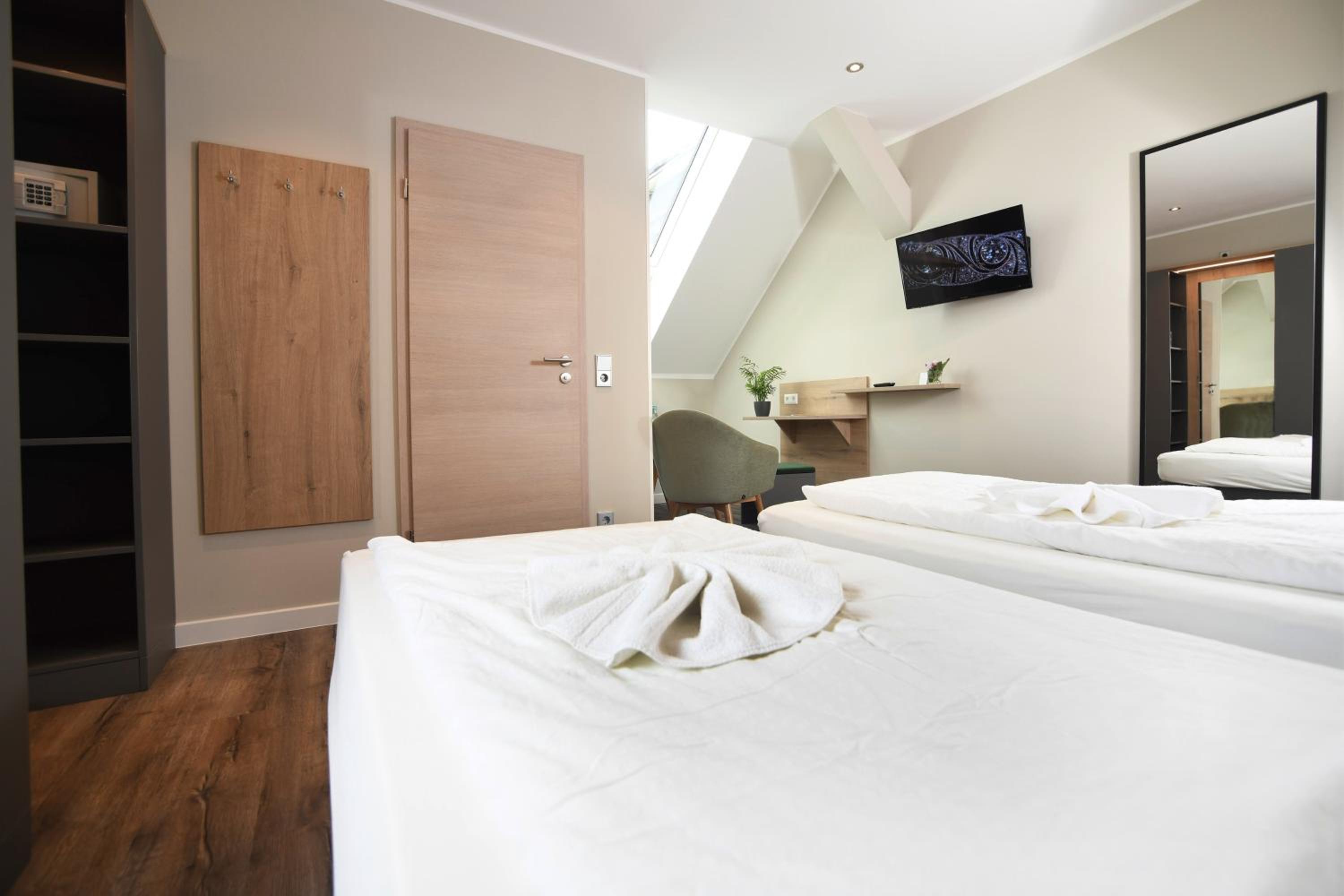 Double Room - Photo 9