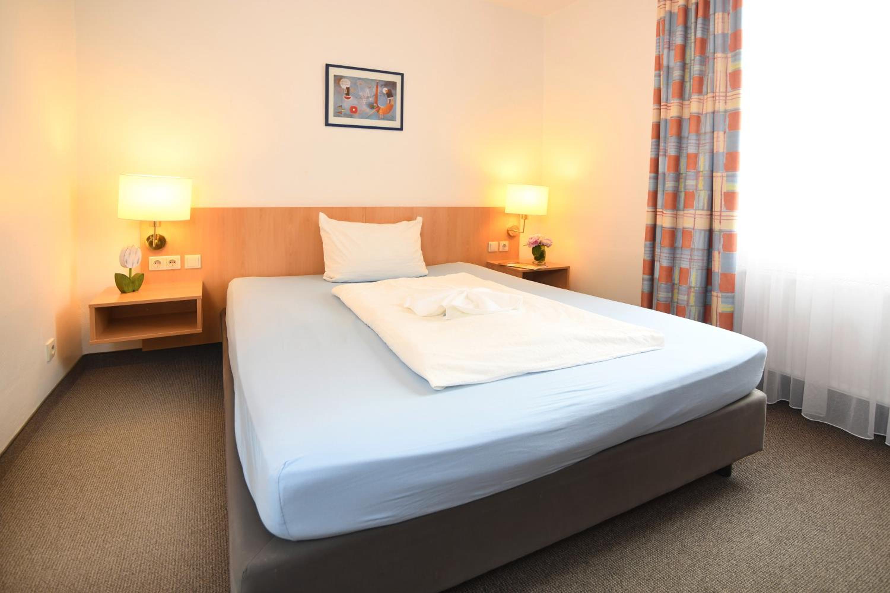 Standard King Room photo 2