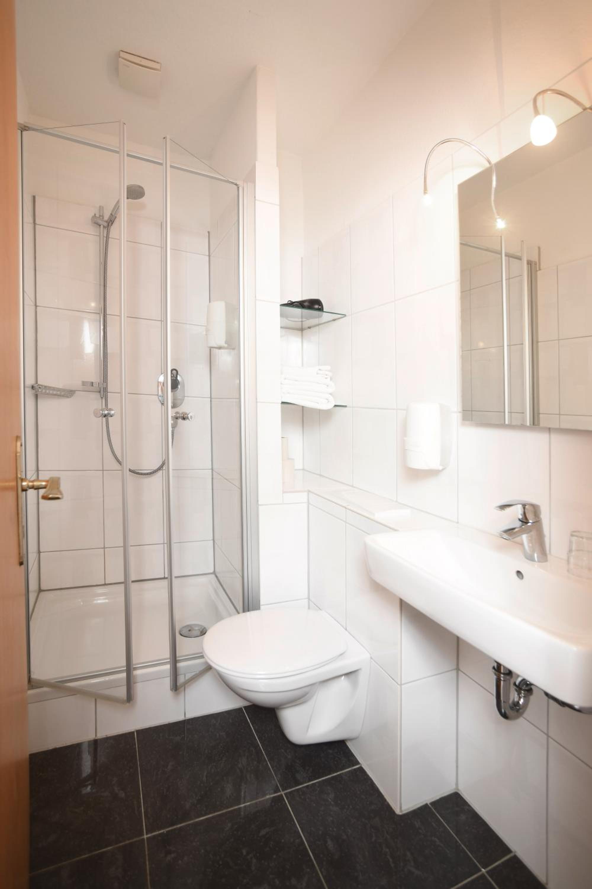 Double Room - Photo 25