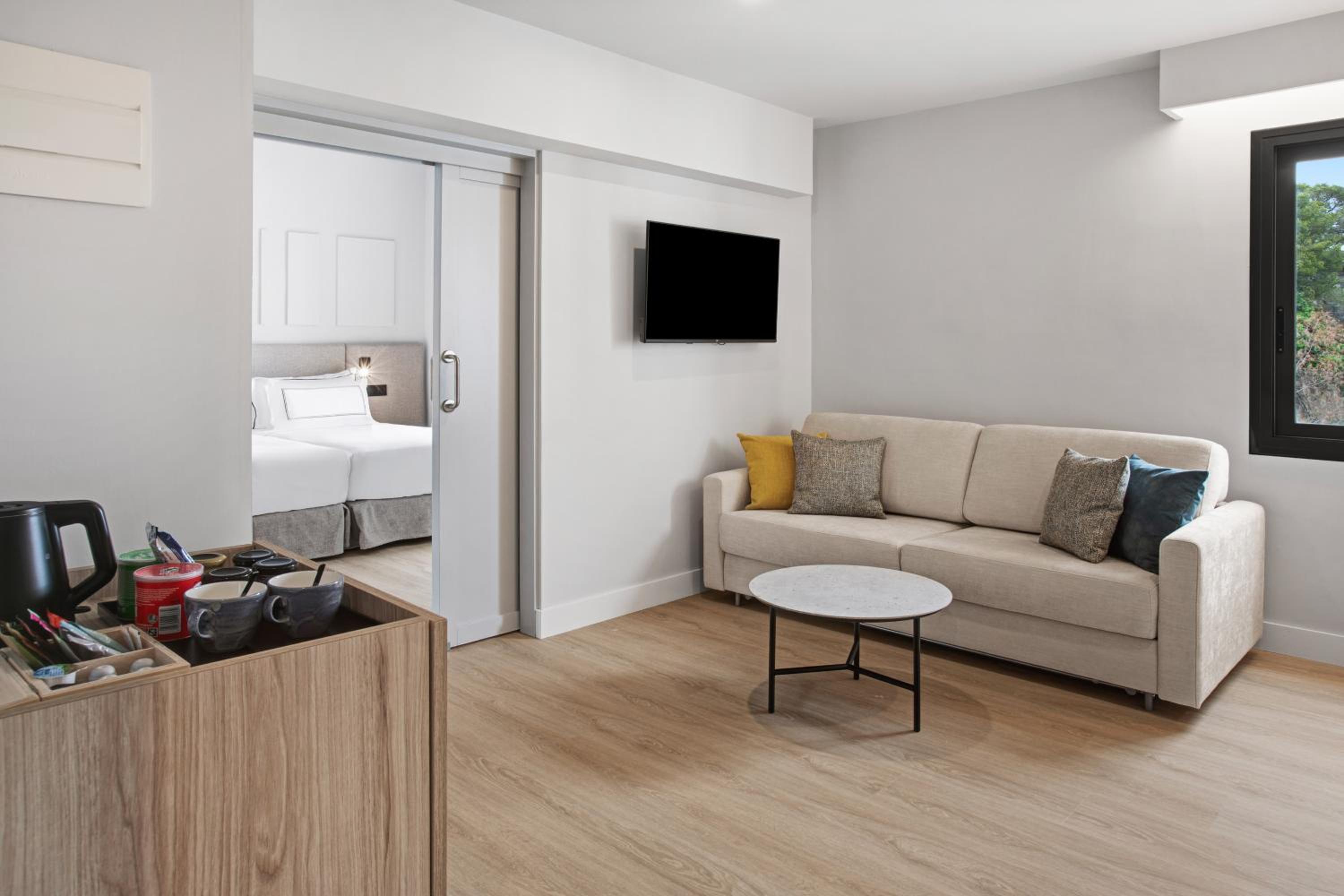 Family Melia Guestroom - Photo 4