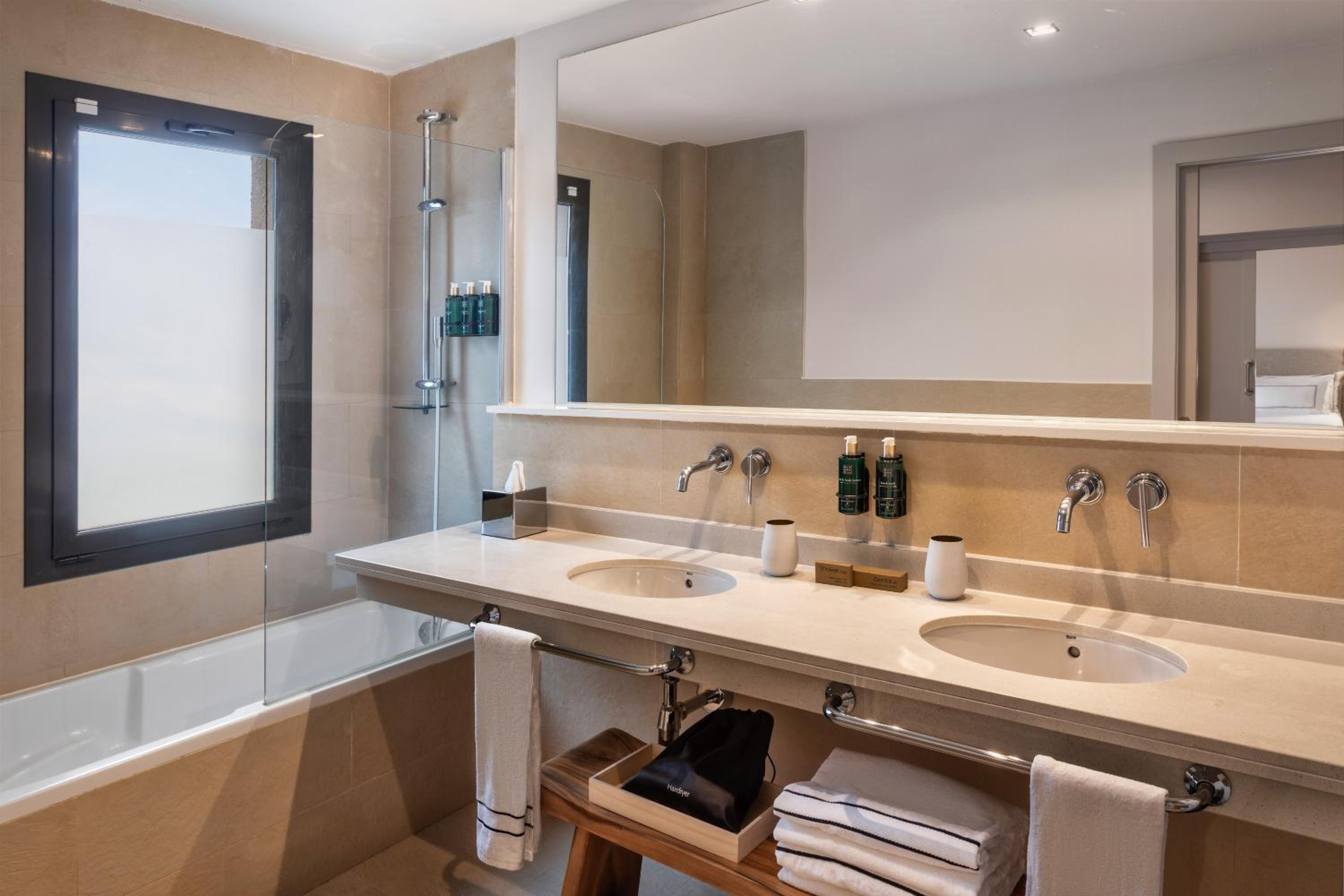 Family Melia Guestroom - Photo 3
