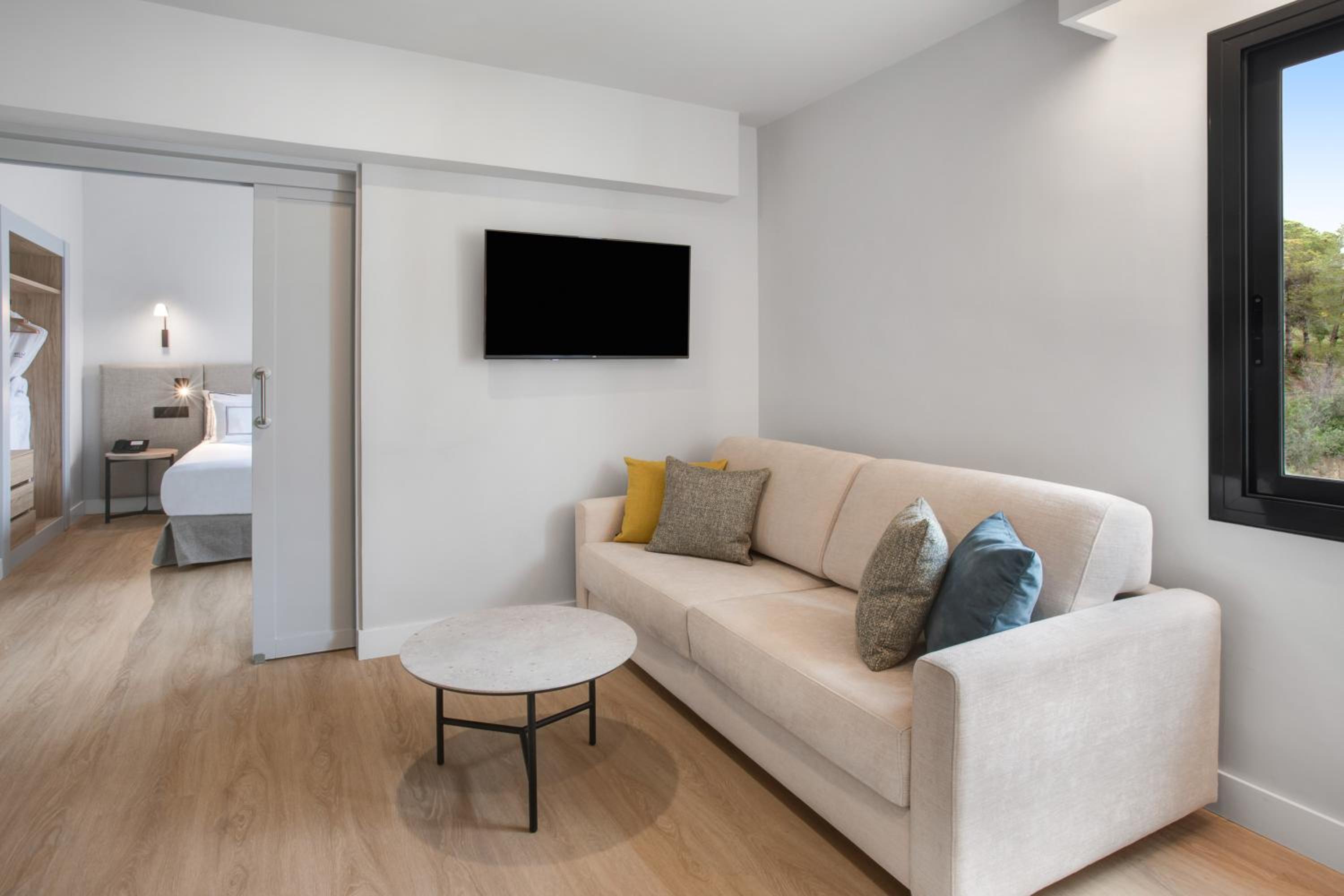 Family Melia Guestroom - Photo 6