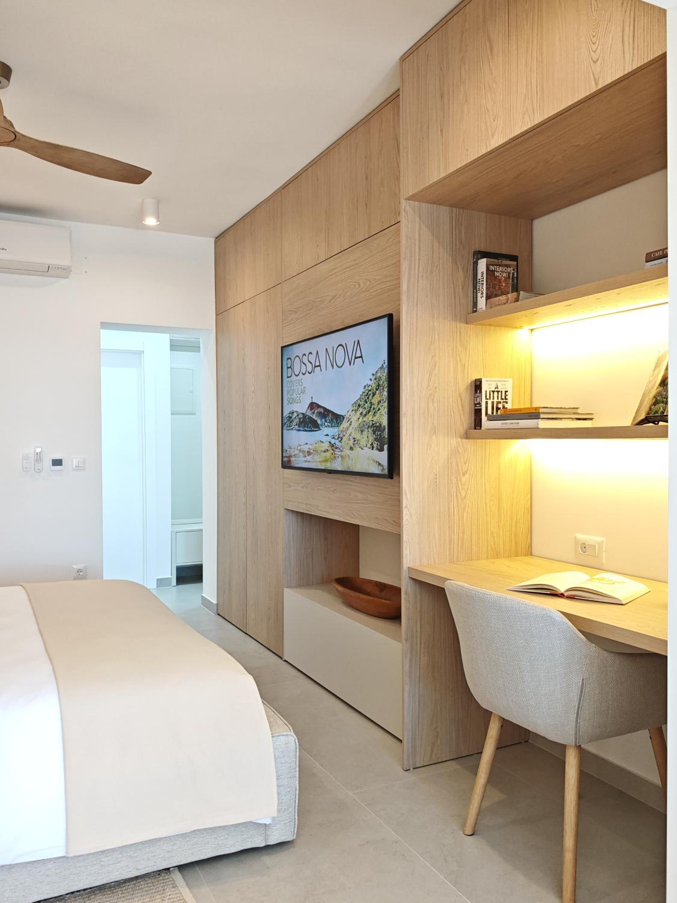 One-Bedroom Apartment with Balcony and Sea View photo 1