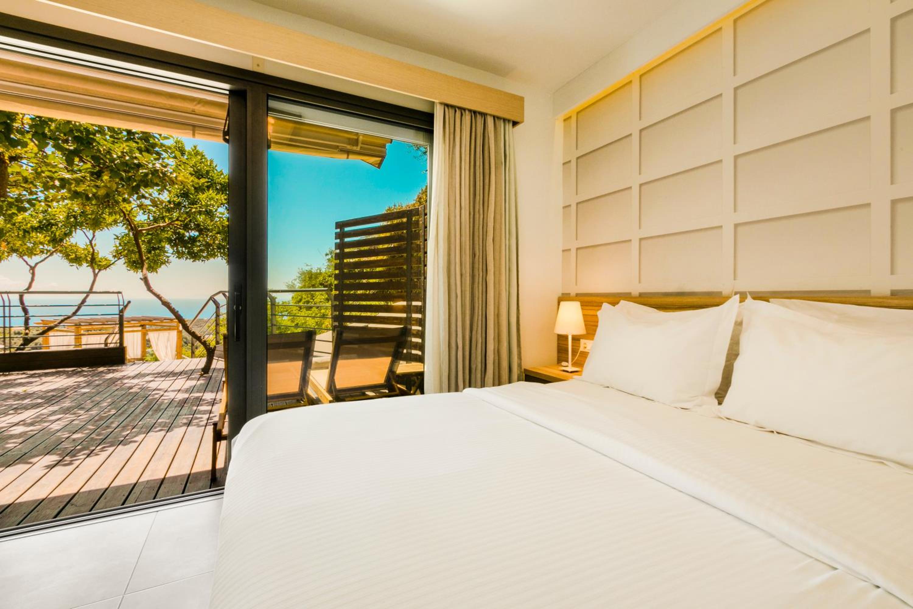 Deluxe Studio With Sea View (2 Adults)  photo 3