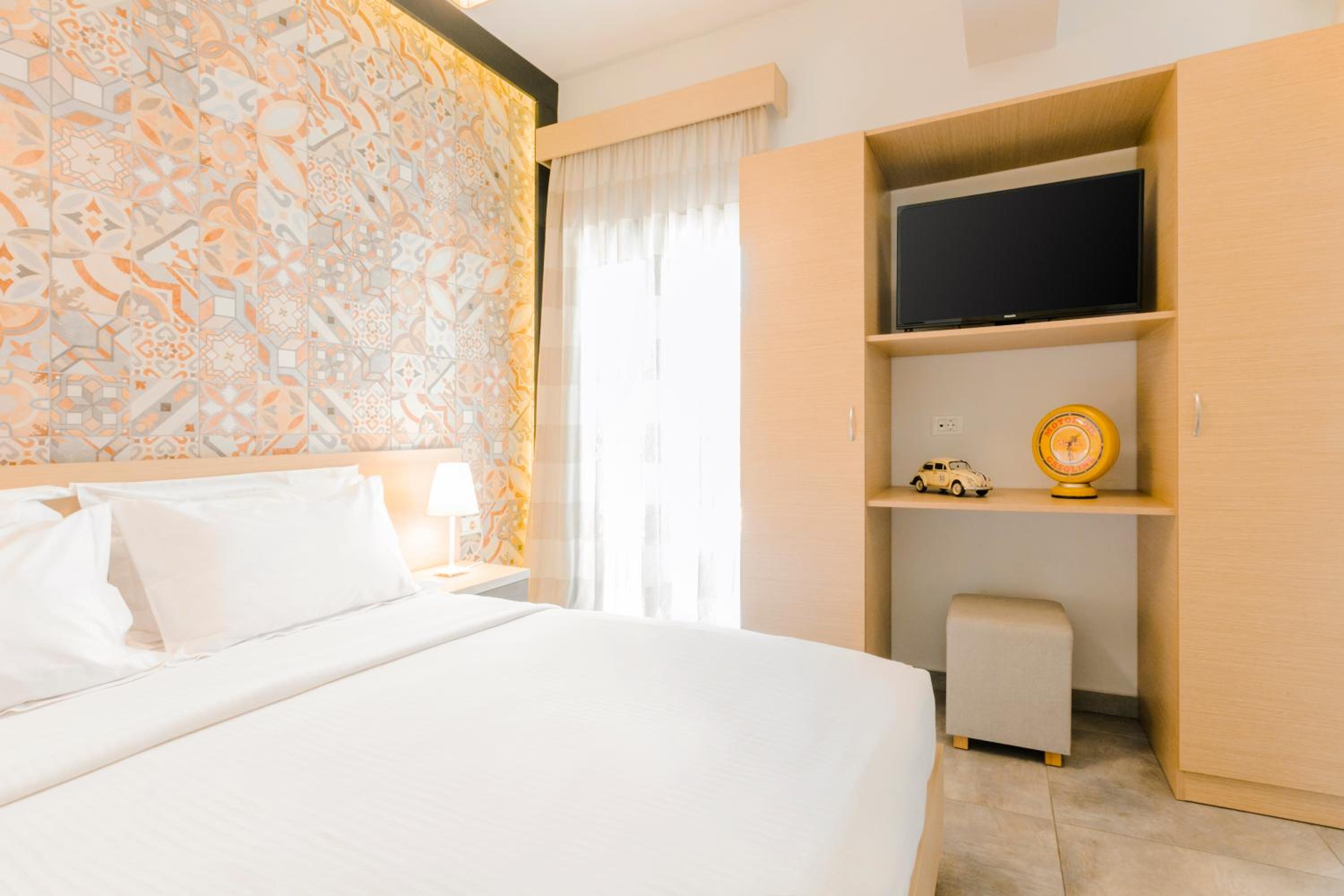 Deluxe One-Bedroom Apartment With Side Sea View (2 Adults & 2 Children) photo 3