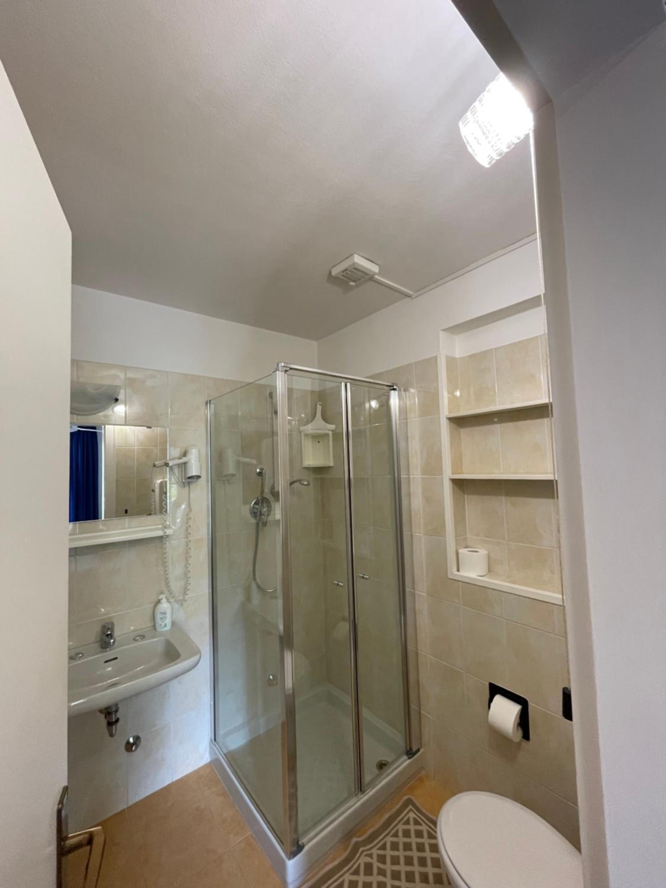 Double or Twin Room with Partial Garden View photo 3