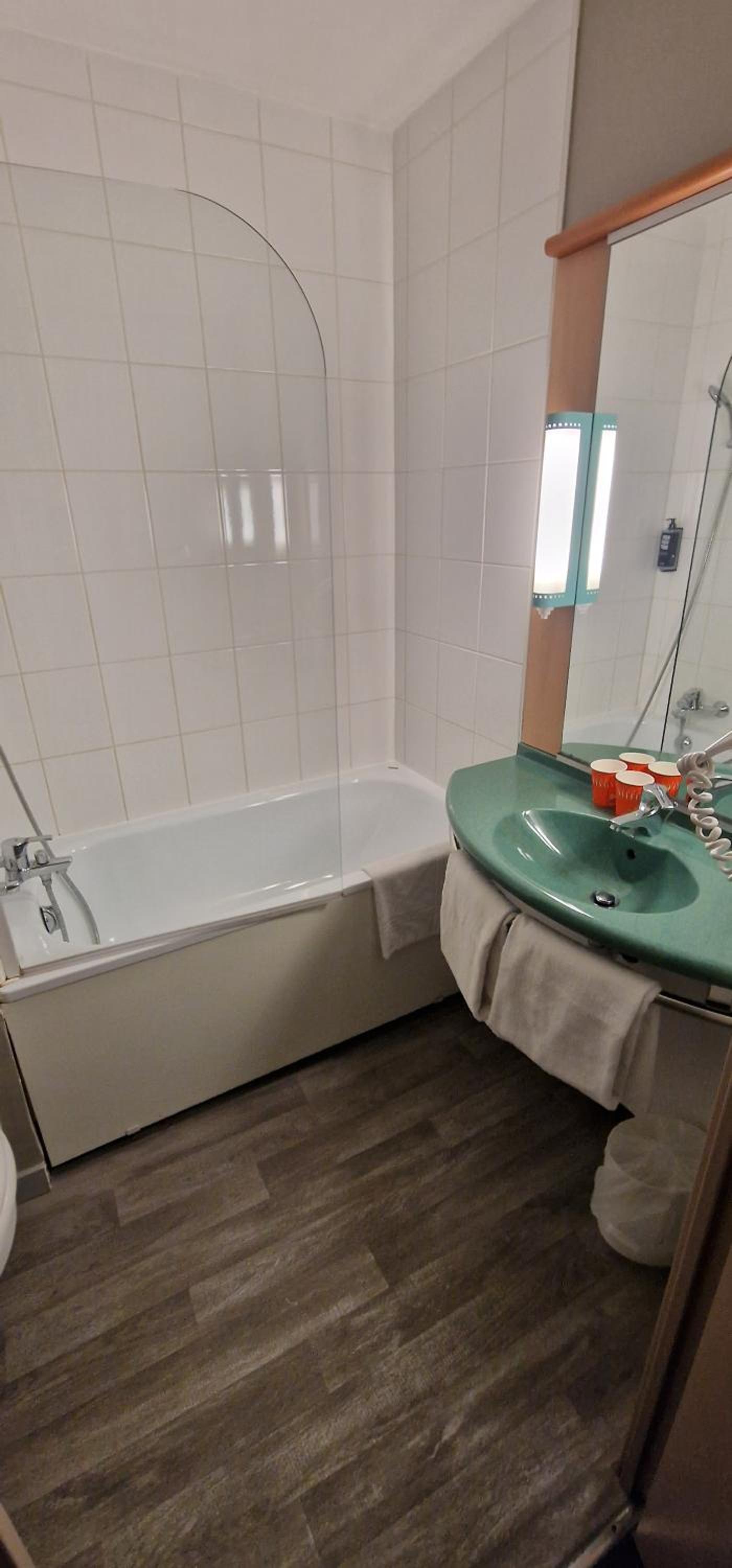 Standard Double Room - Photo 9