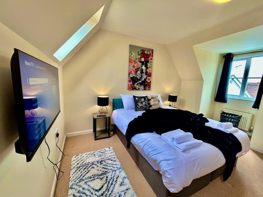Six-Bedroom House photo 1