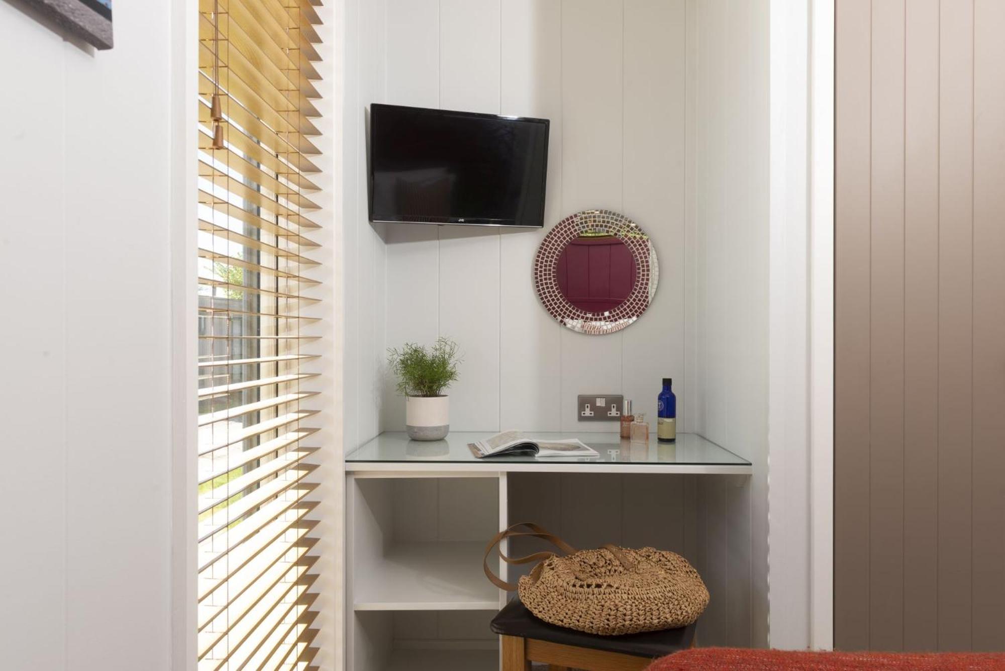 Two-Bedroom House photo 3