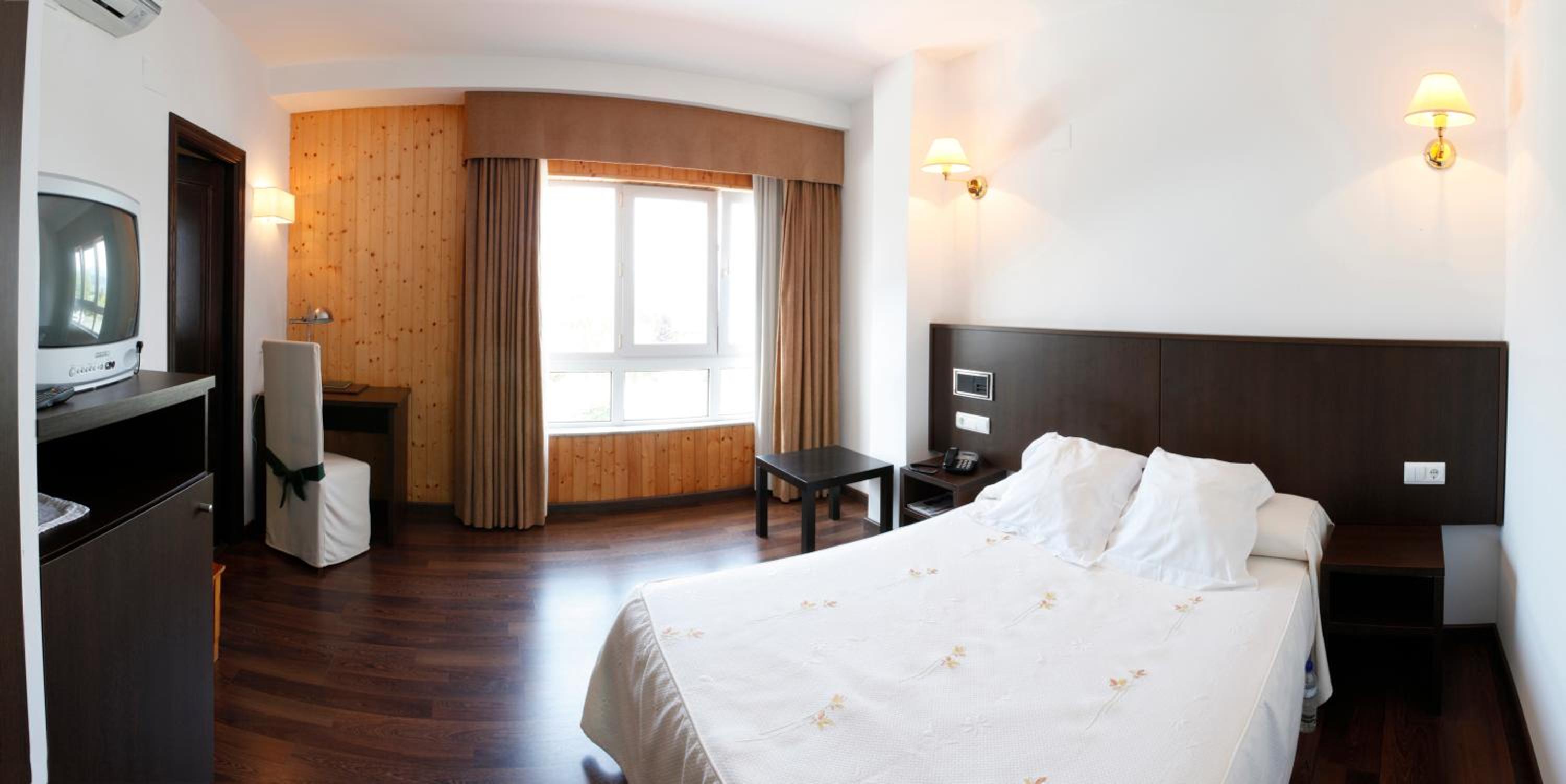 Double Room with Extra Bed (3 Adults) photo 2