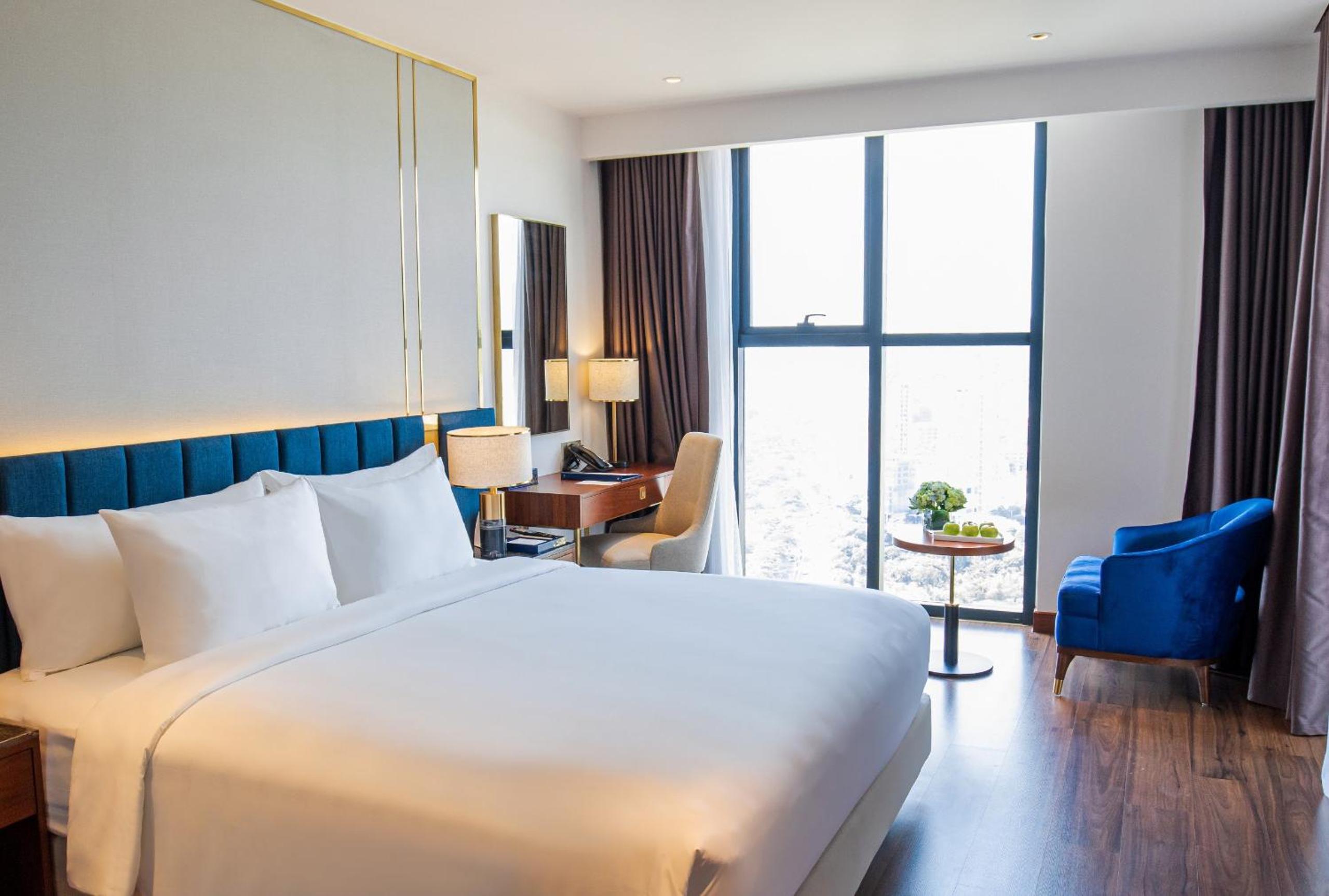 King Suite with Two King Beds with Balcony and Sea View - Photo 4