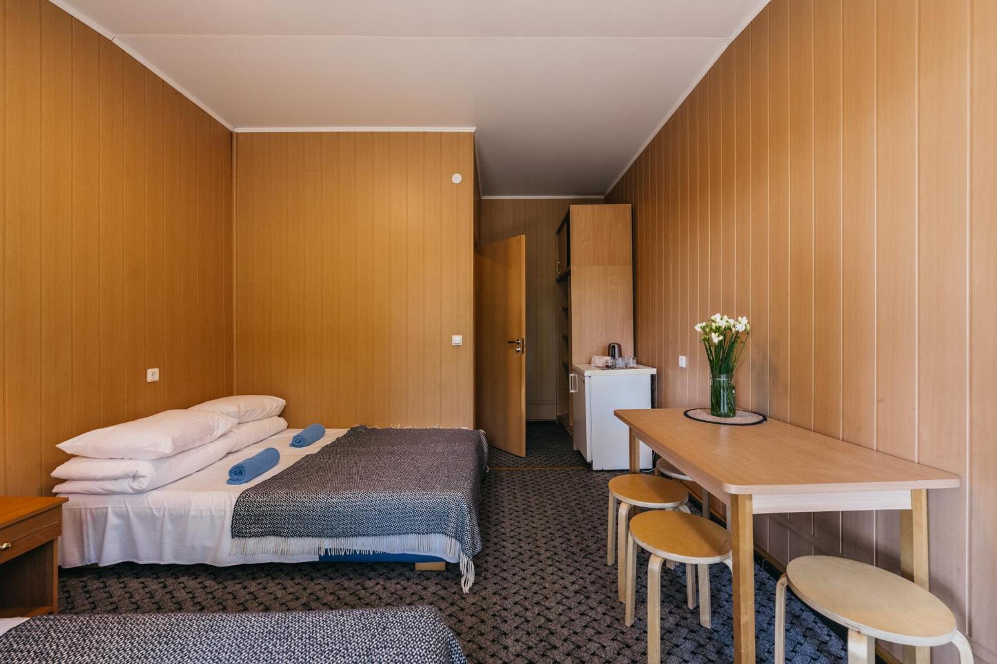 Quadruple Room with Private Bathroom - Photo 5