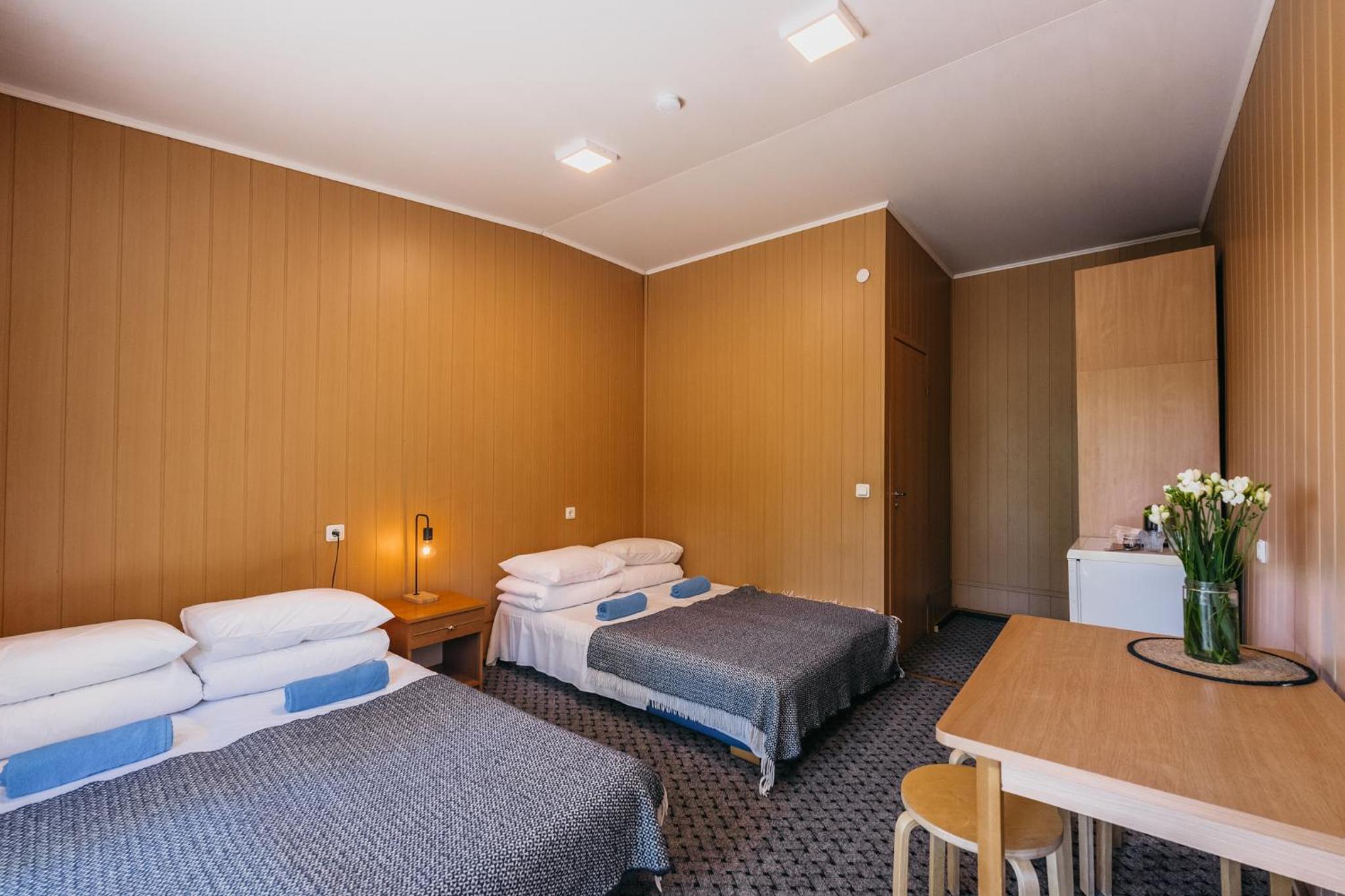 Quadruple Room with Private Bathroom - Photo 6