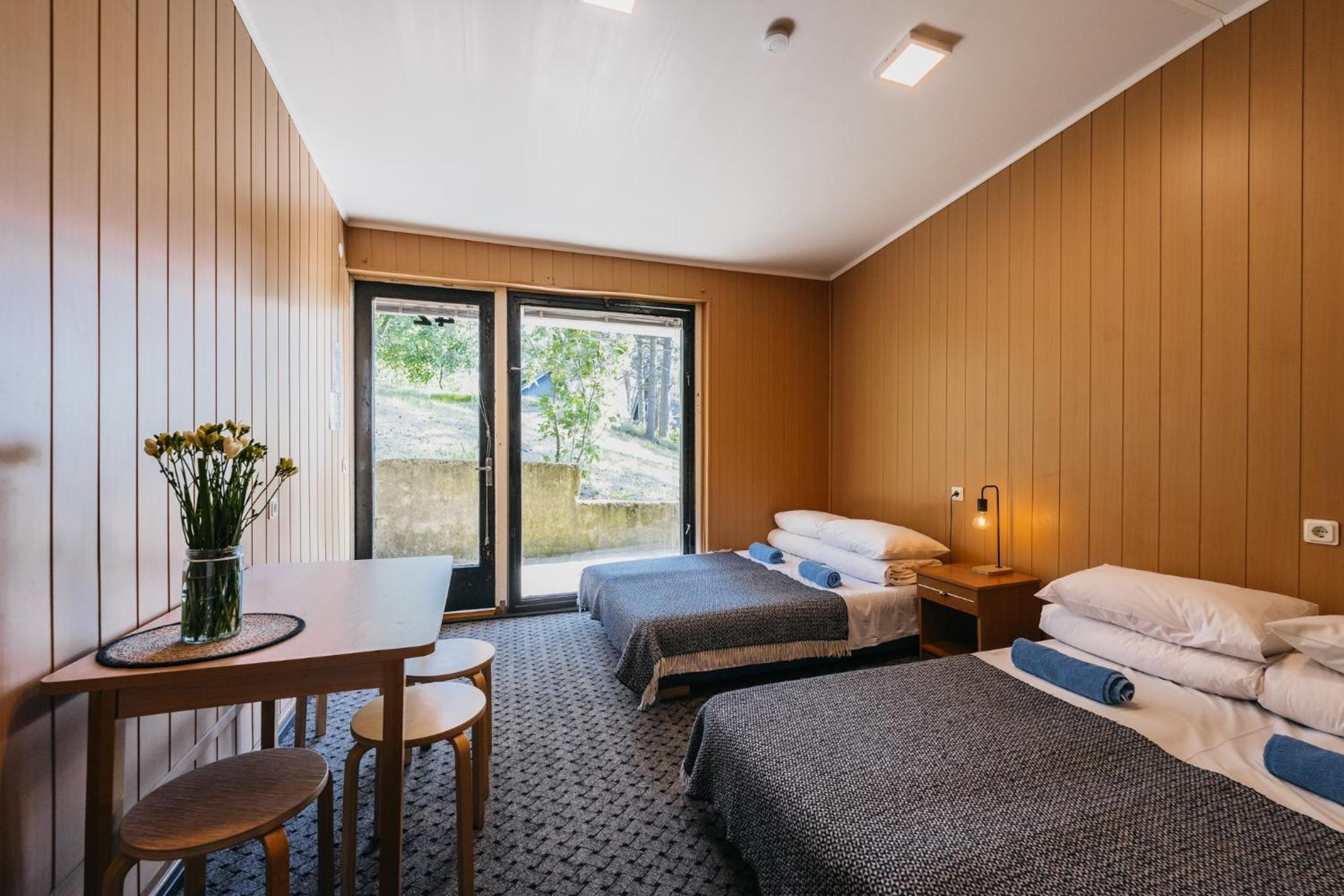 Quadruple Room with Private Bathroom - Photo 7