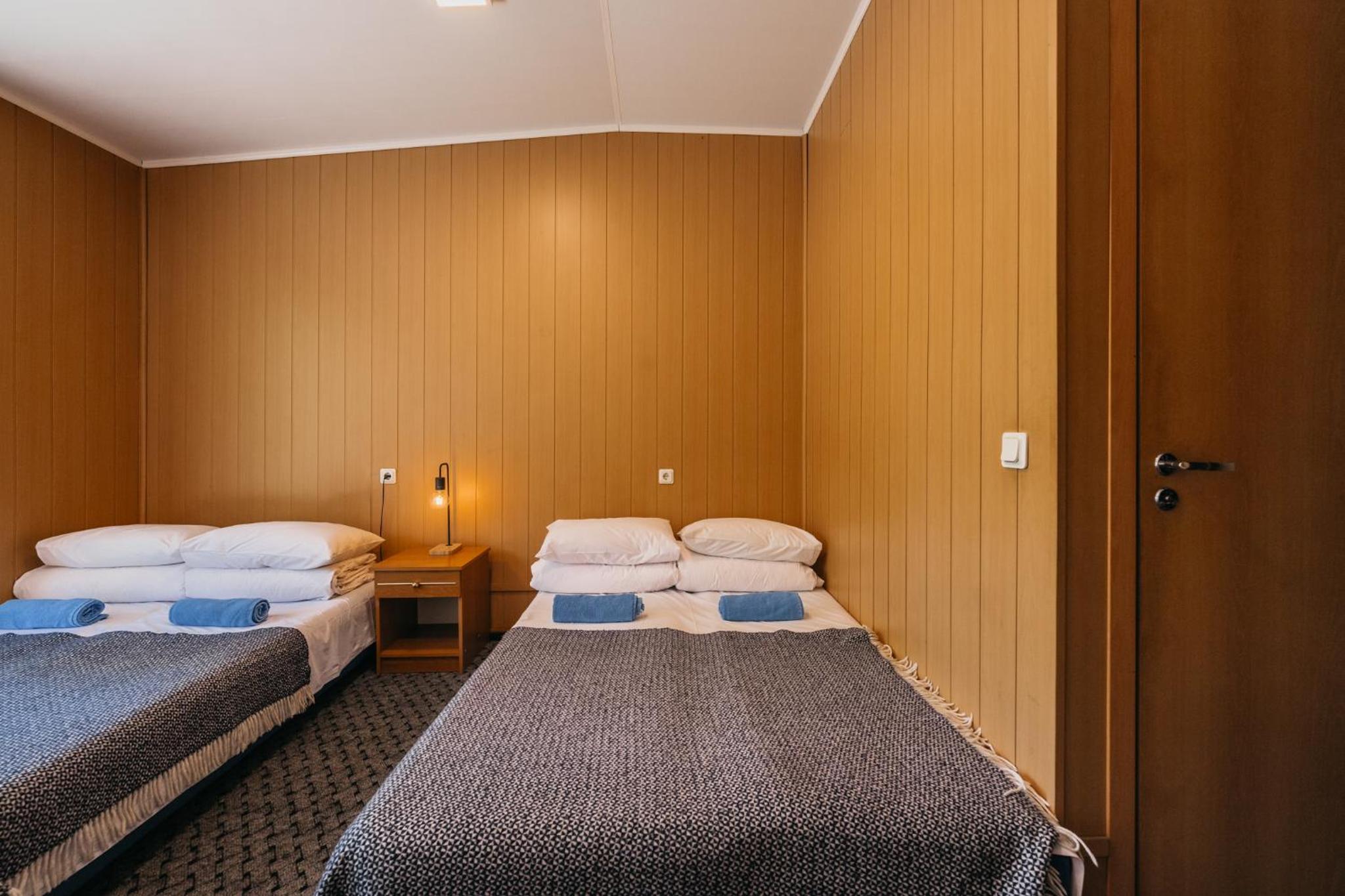 Quadruple Room with Private Bathroom - Photo 8