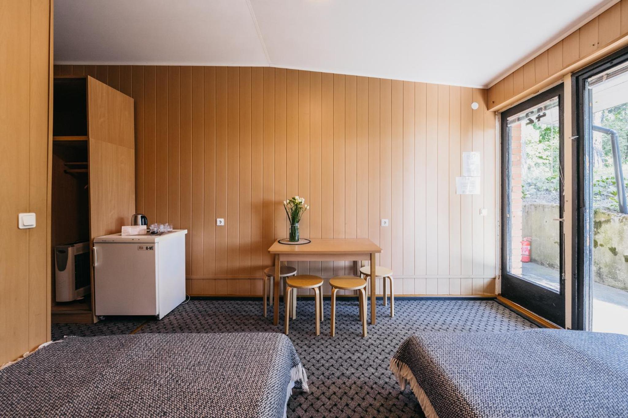 Quadruple Room with Private Bathroom - Photo 9