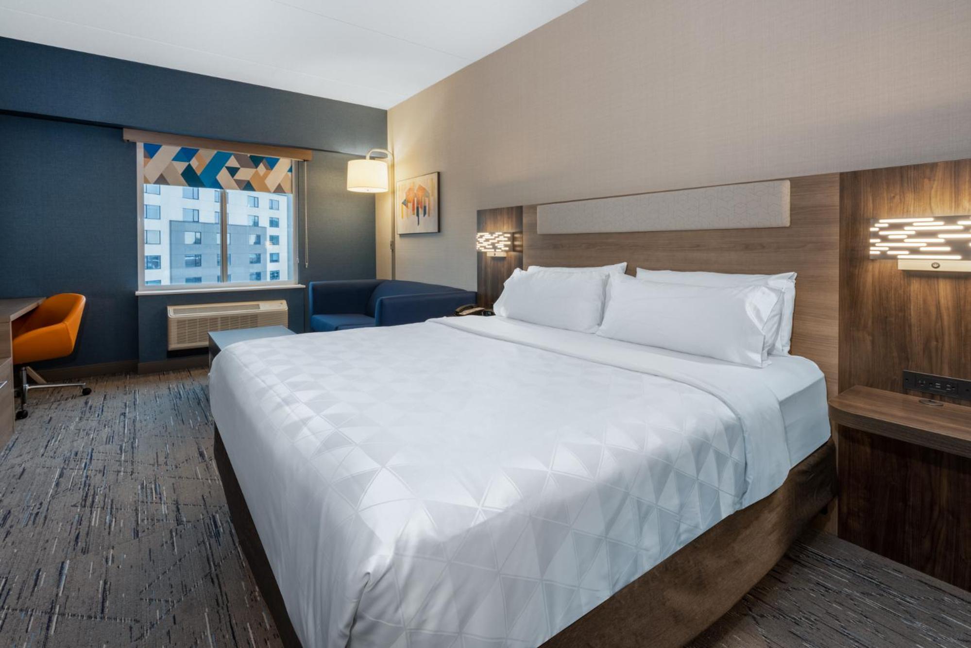 Standard King Room with Sofa Bed - Photo 1