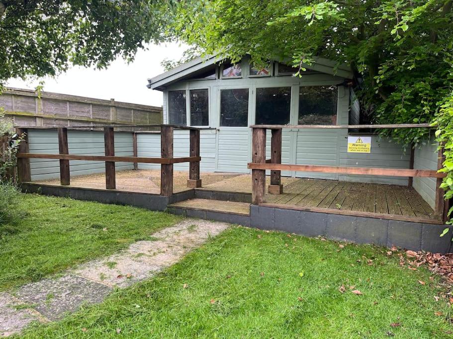 Three-Bedroom House photo 3