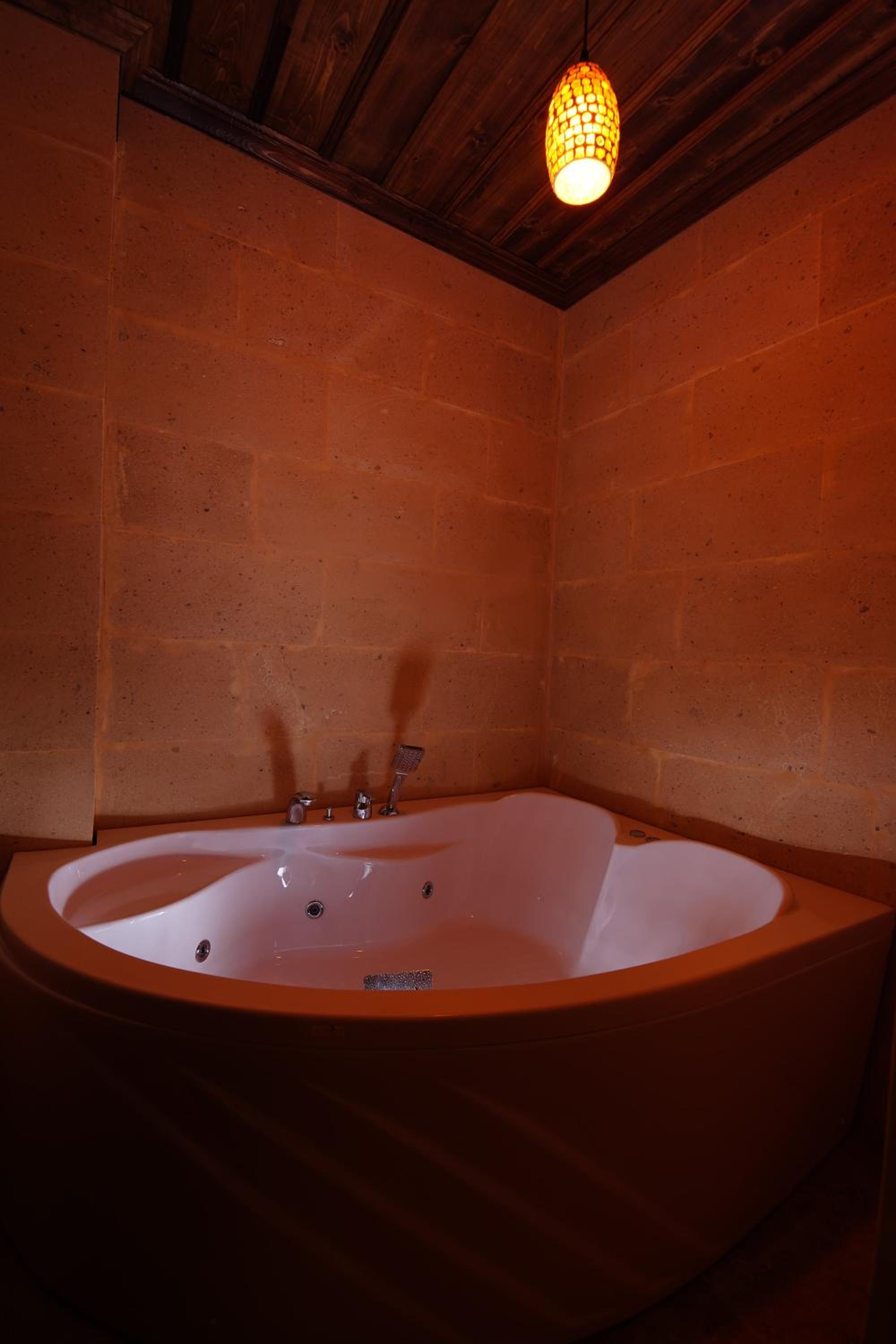 Deluxe Double Room with Jacuzzi  photo 3