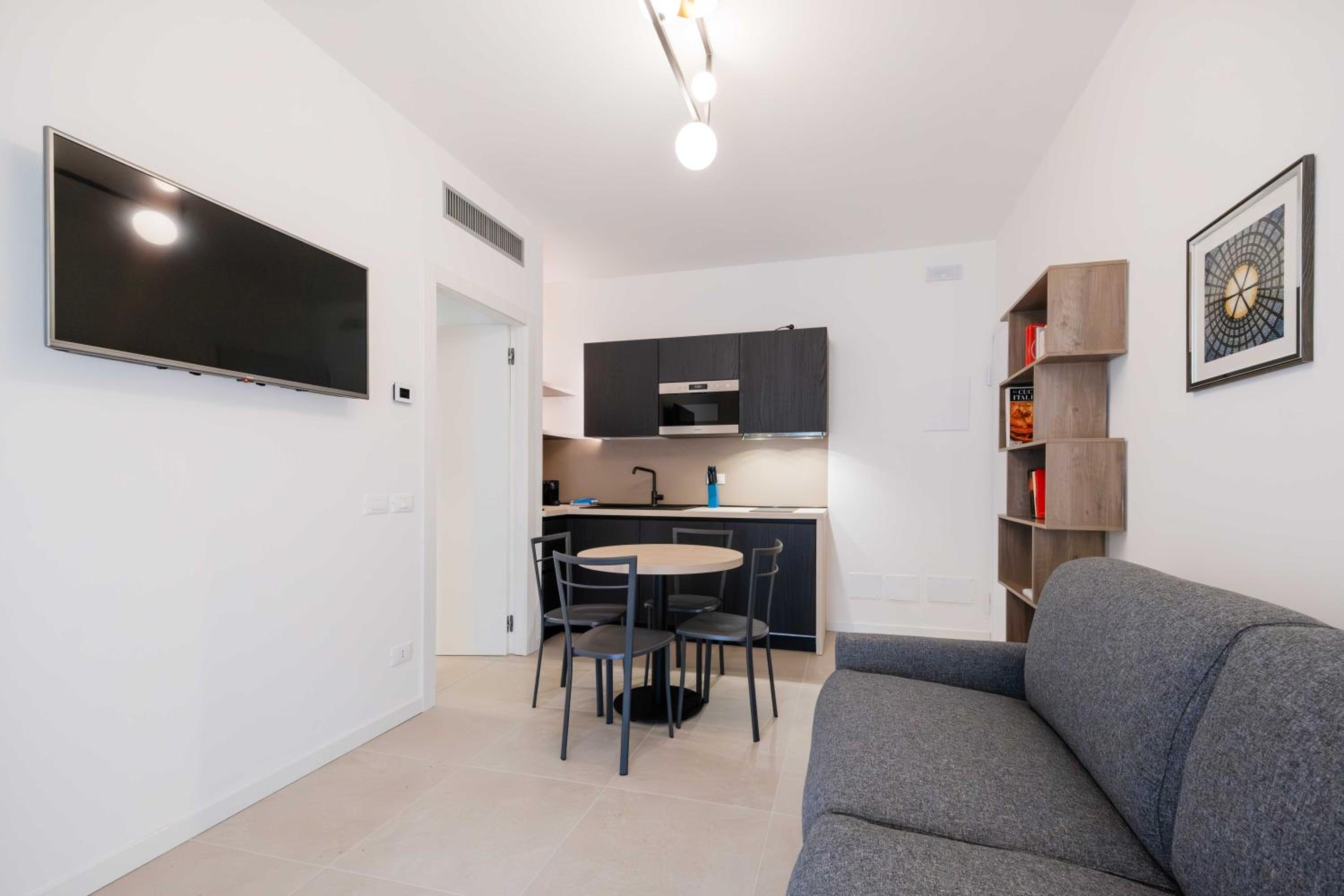 One-Bedroom Apartment photo 1