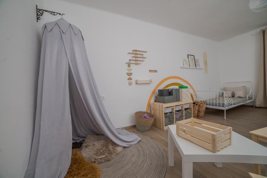 Family Two-Bedroom Apartment with View photo 3