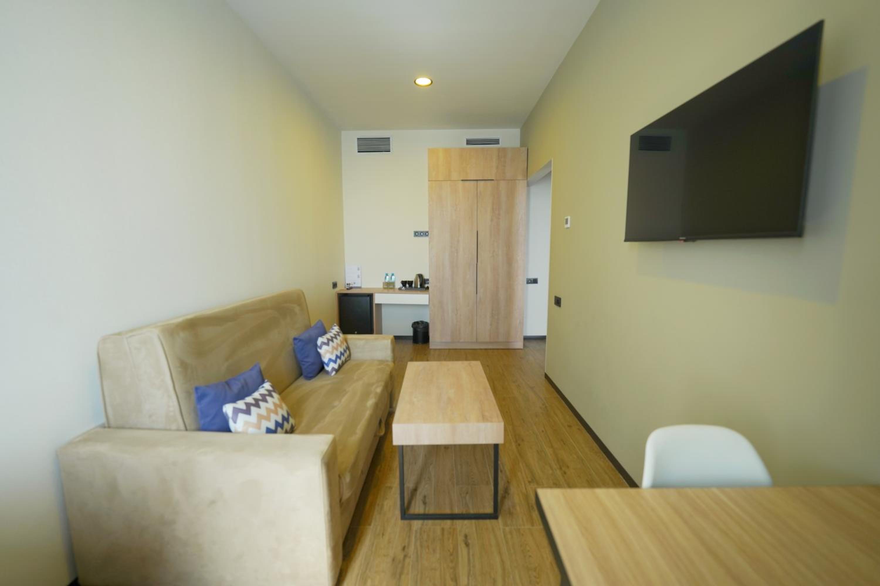 One-Bedroom Apartment photo 1
