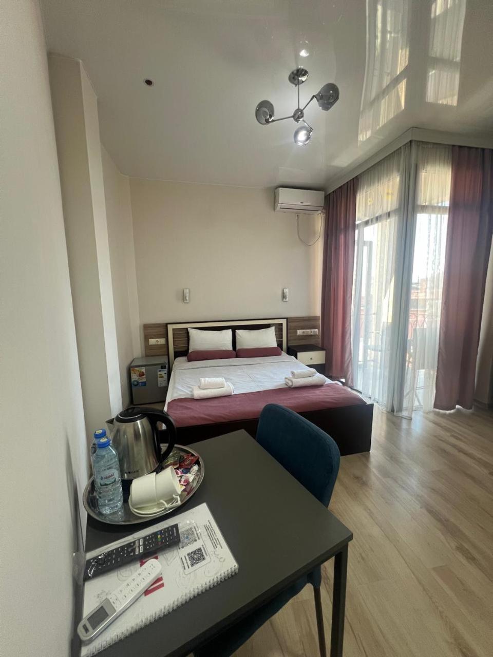 Double Room with Balcony - Photo 19