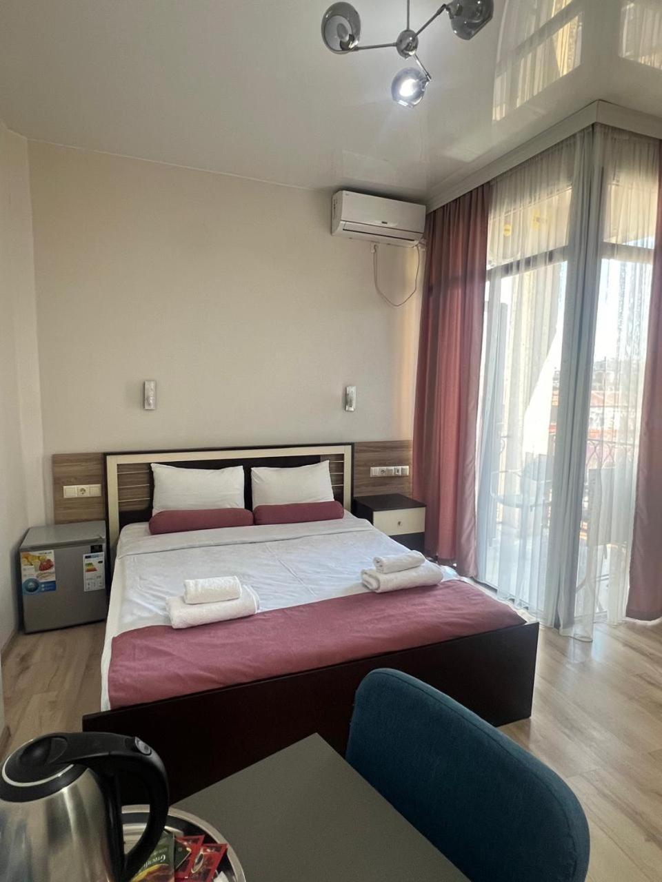 Double Room with Balcony - Photo 18