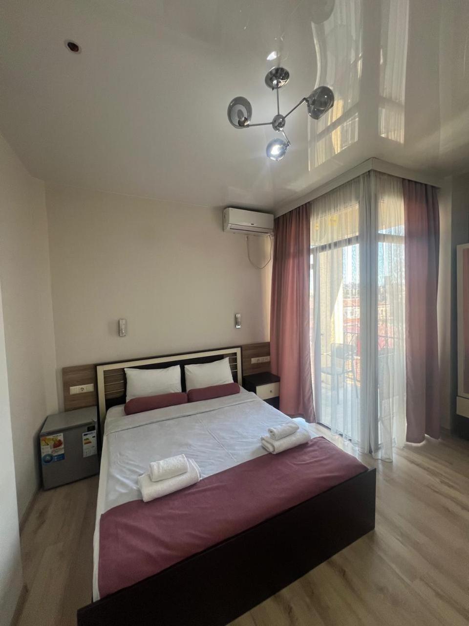 Double Room with Balcony - Photo 16