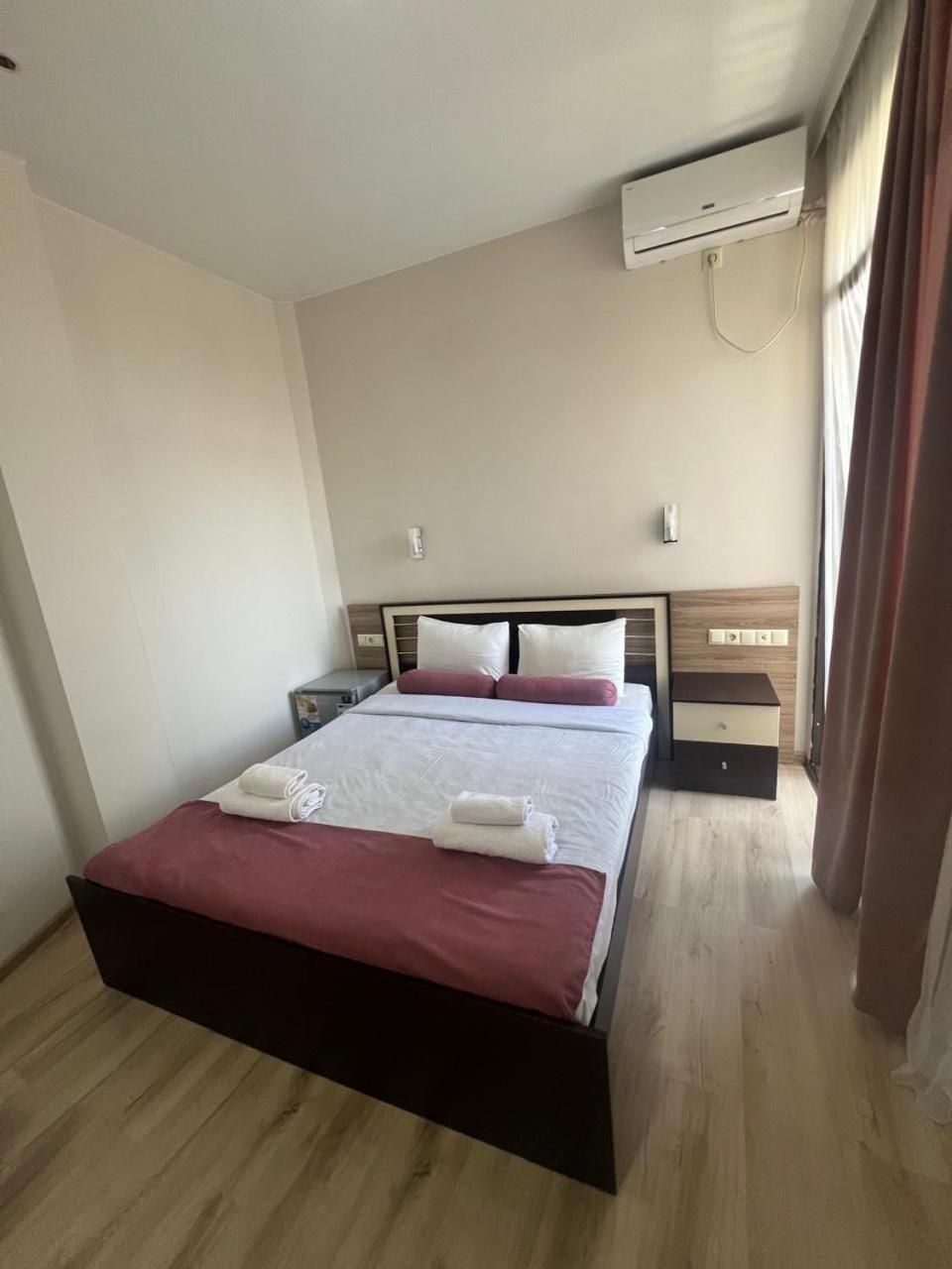 Double Room with Balcony - Photo 15