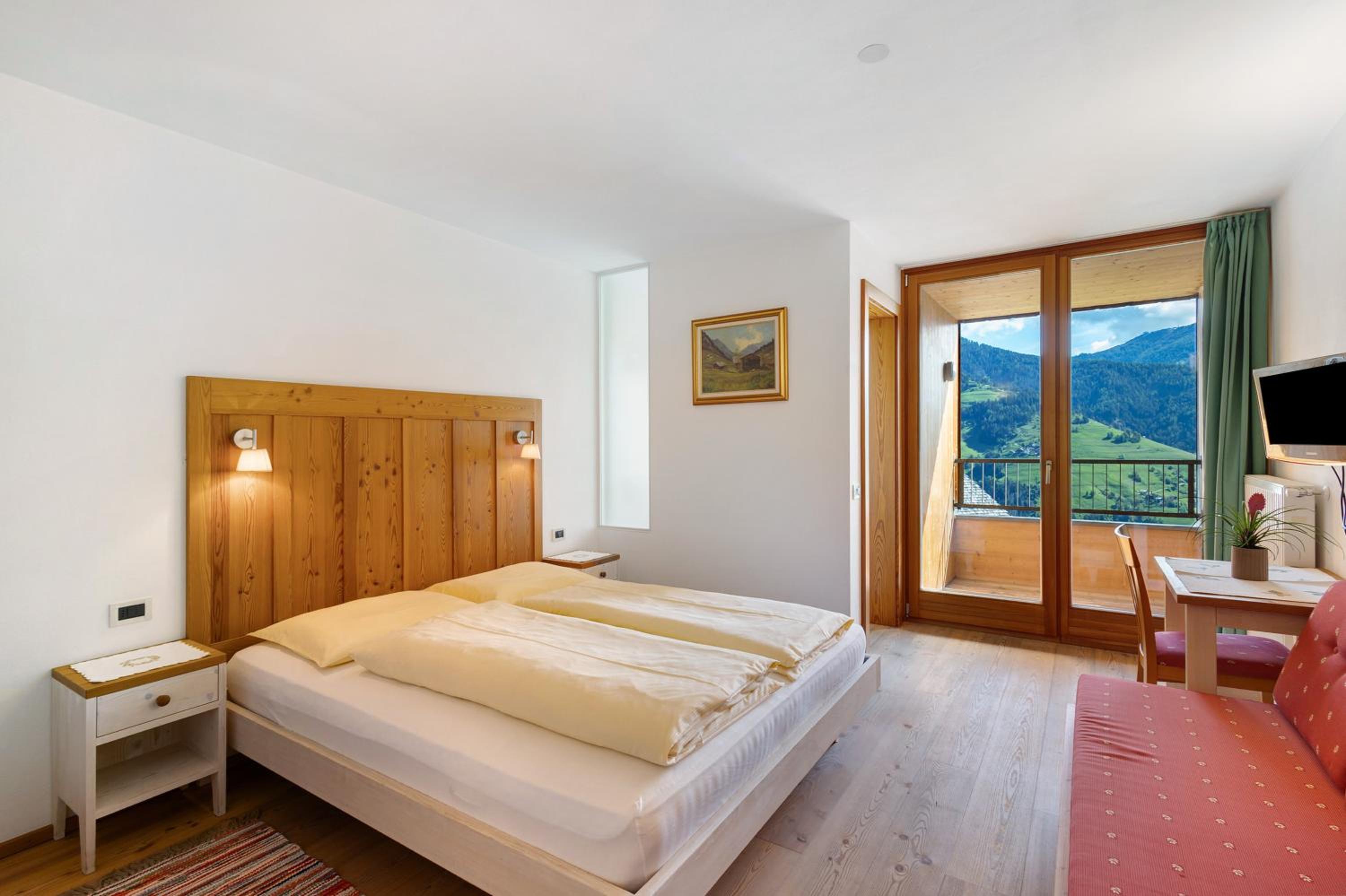 Two-Bedroom Deluxe Apartment with Garden View