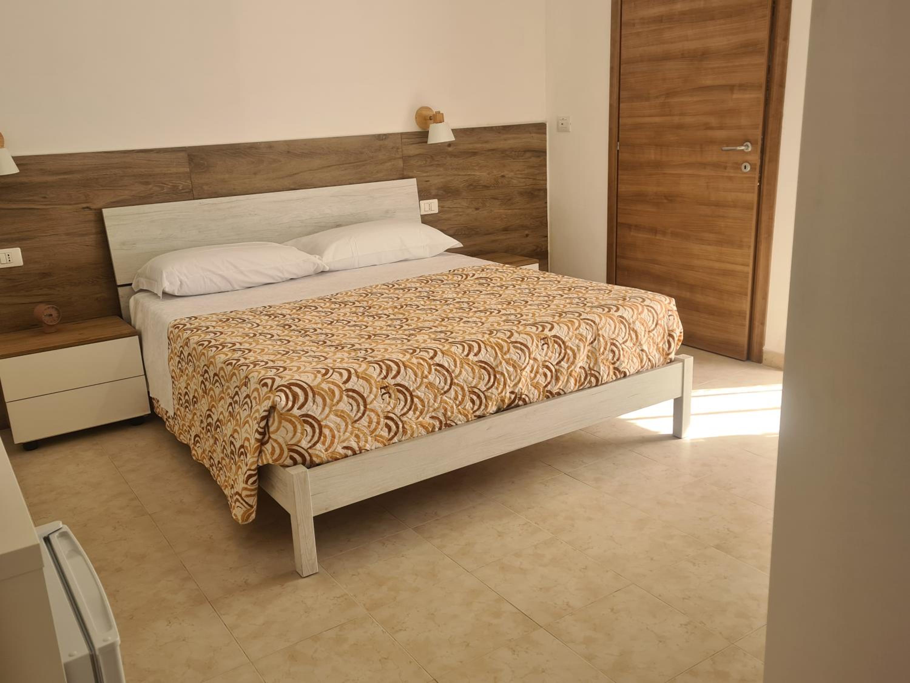 King Room With Roll-In Shower - Disability Access photo 1