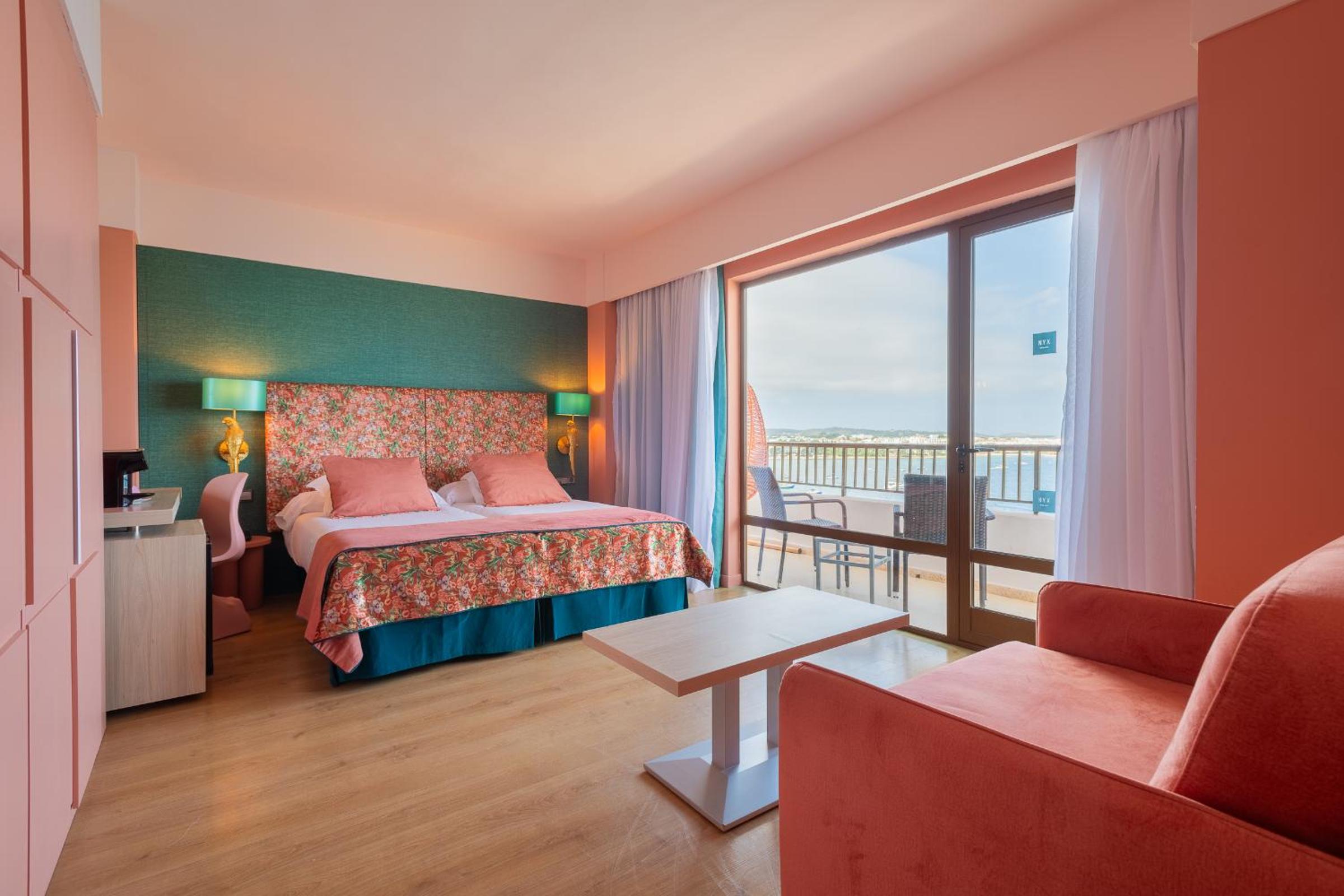 Habitación Triple Deluxe con vista al mar