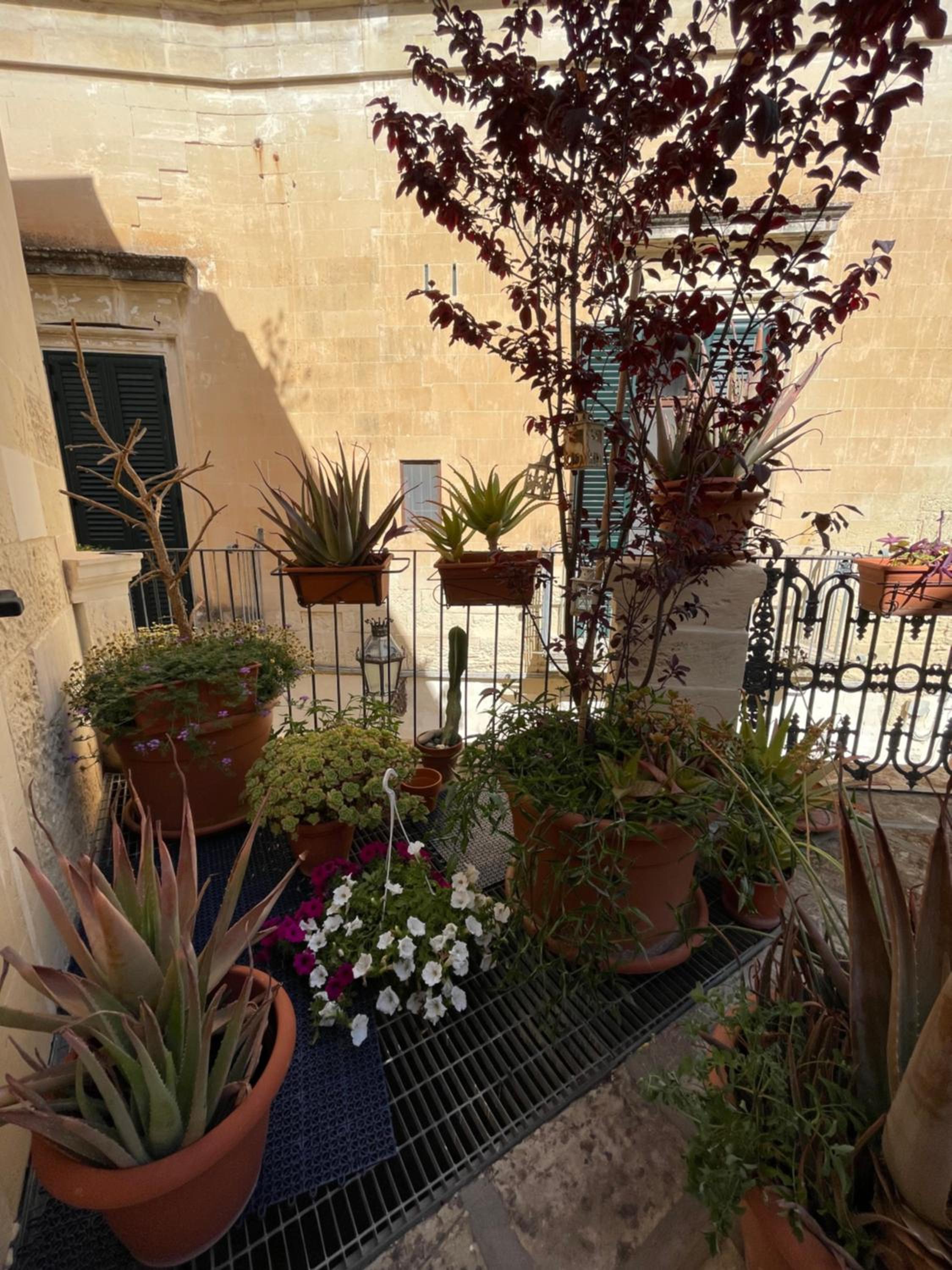 Quadruple Room with Balcony - Photo 13