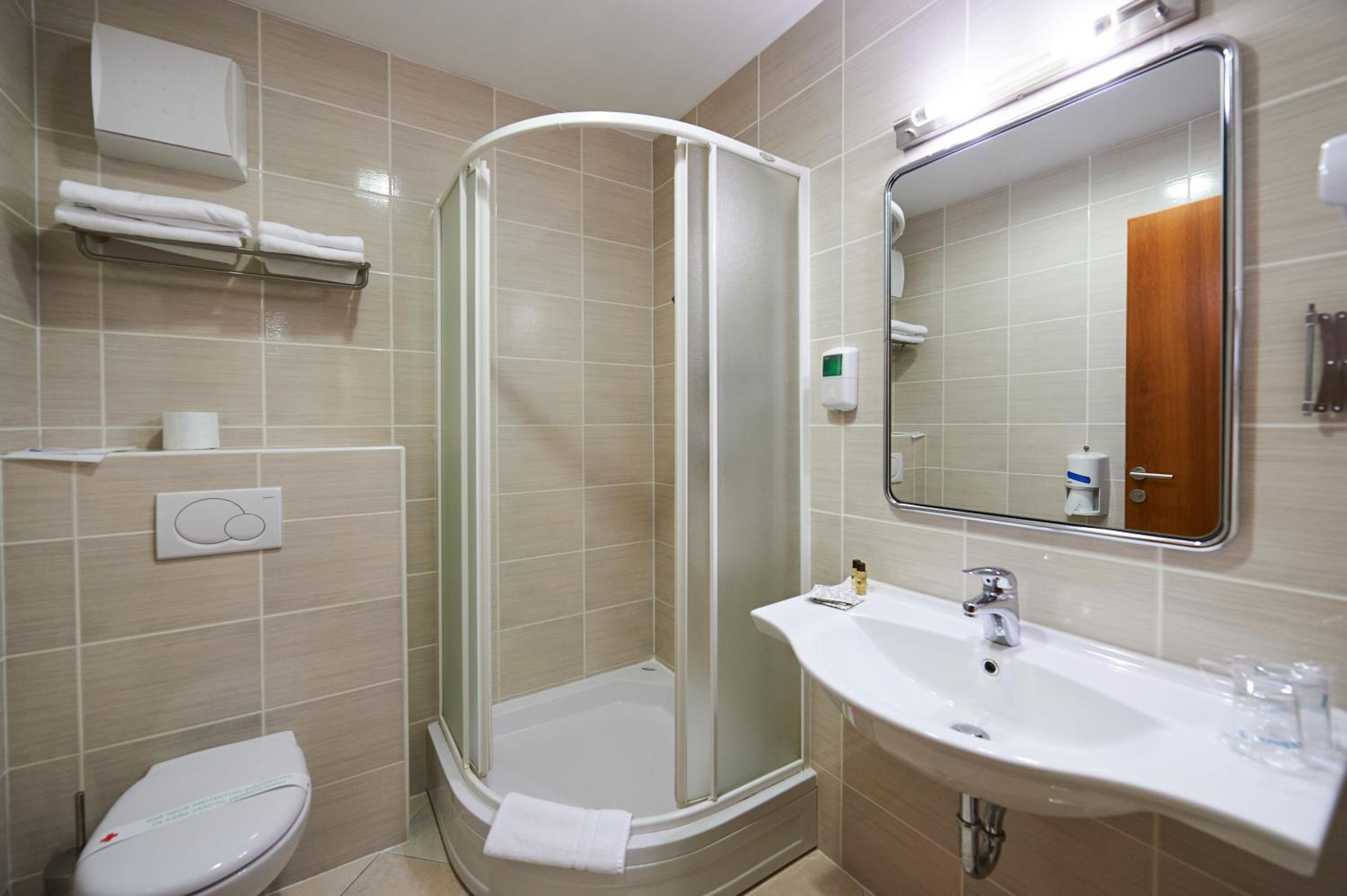 Double or Twin Room - Photo 2