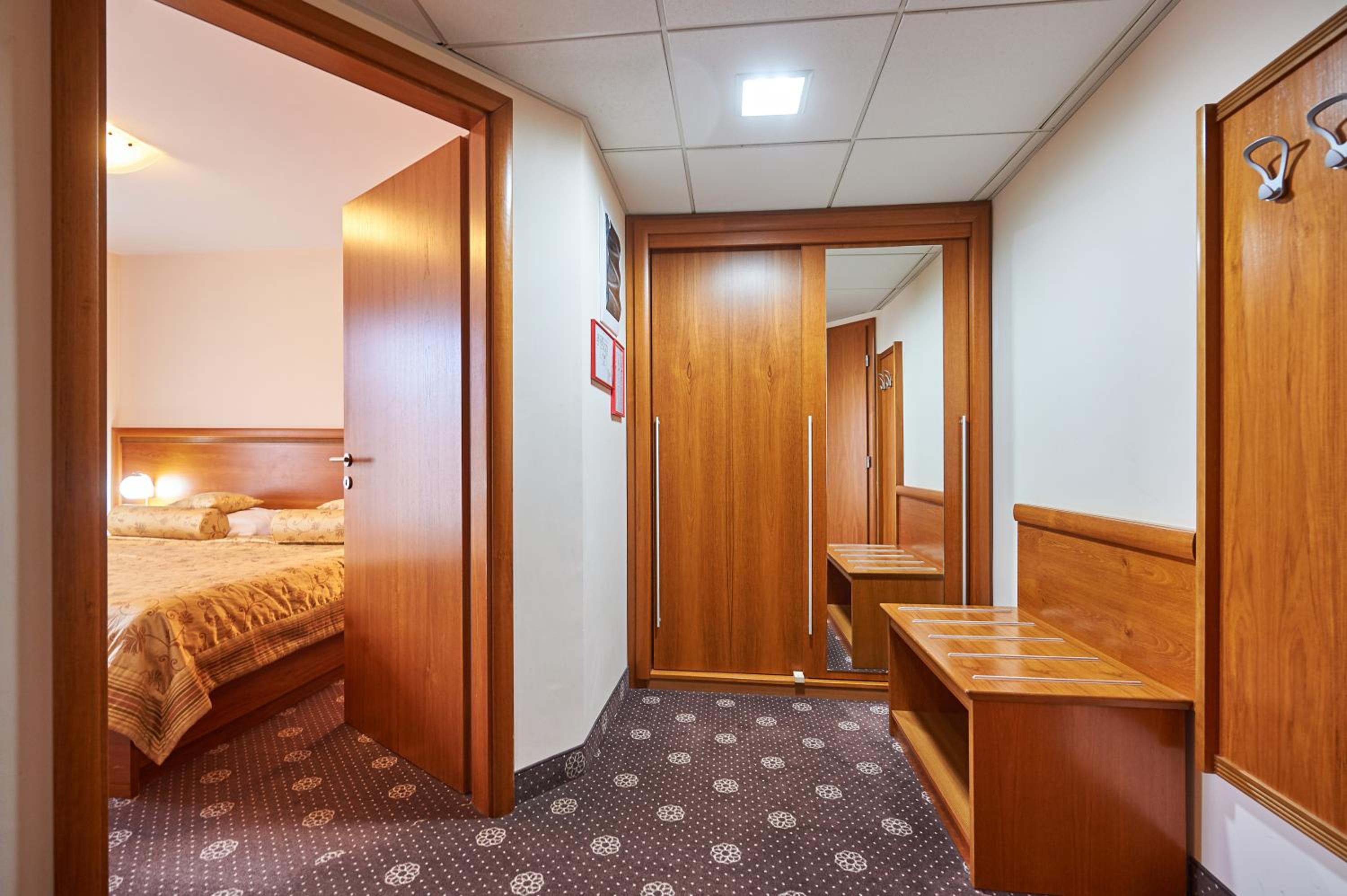 Double or Twin Room - Photo 11