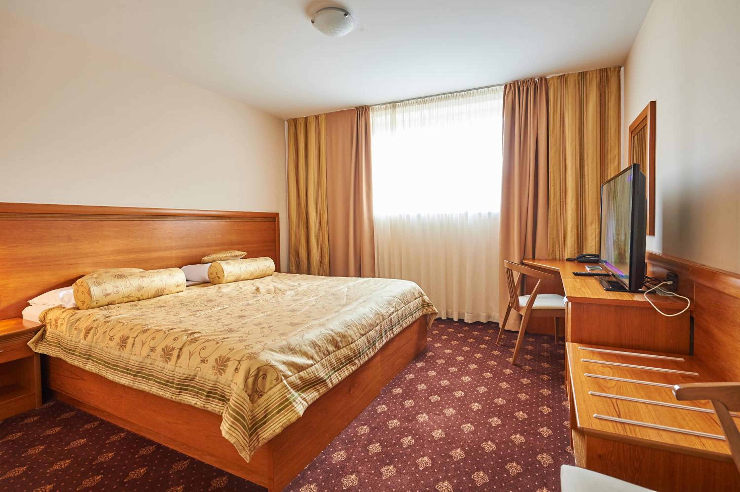 Double or Twin Room - Photo 12