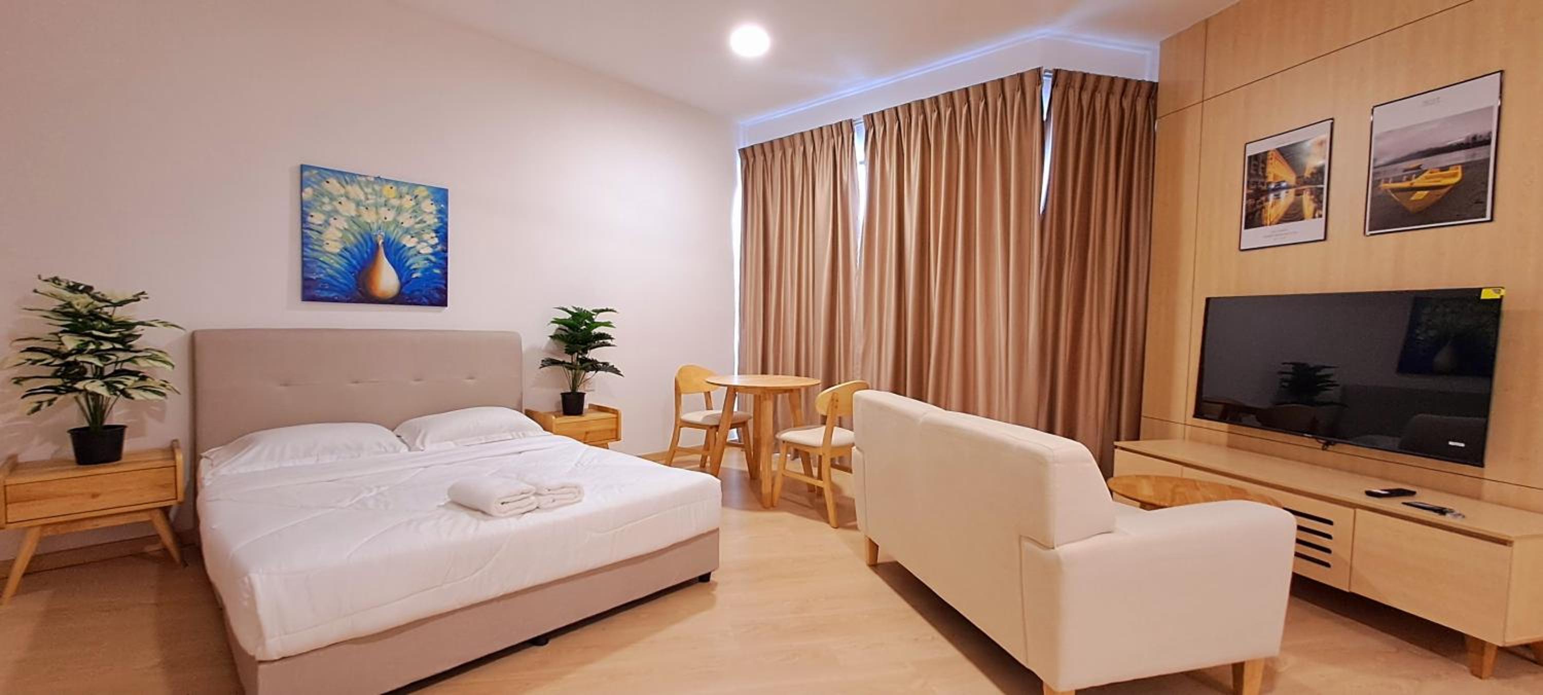 One-Bedroom Apartment photo 1